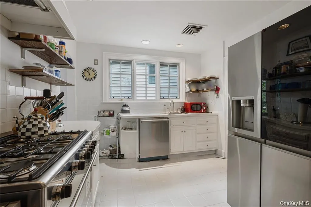 224 Mamaroneck Road, Scarsdale, NY, 4 Bedrooms Bedrooms, 7 Rooms Rooms,2 BathroomsBathrooms,Residential Lease,For Rent,Mamaroneck,0,1013235 224 Mamaroneck Road, Scarsdale, NY, 4 Bedrooms Bedrooms, 7 Rooms Rooms,2 BathroomsBathrooms,Residential Lease,For Rent,Mamaroneck,0,1013235