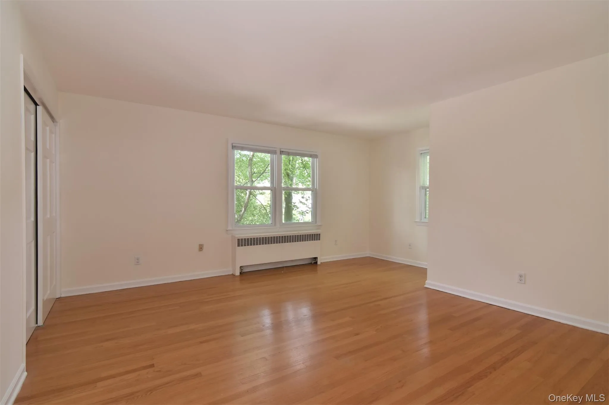 Spacious Bedroom #3. Oak hardwood. Spacious Bedroom #3. Oak hardwood.