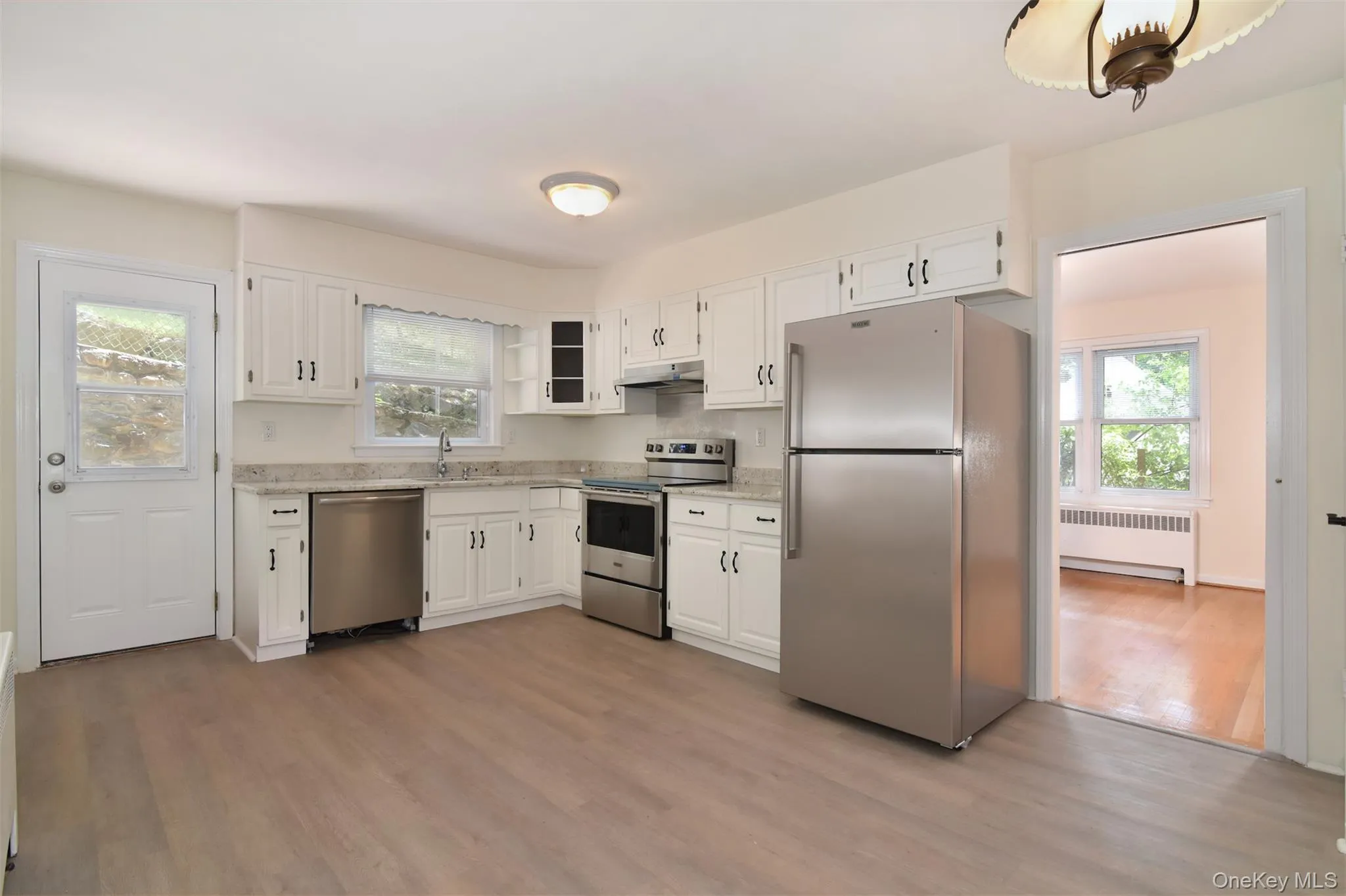 Large EIK with Granite tops. Large EIK with Granite tops.