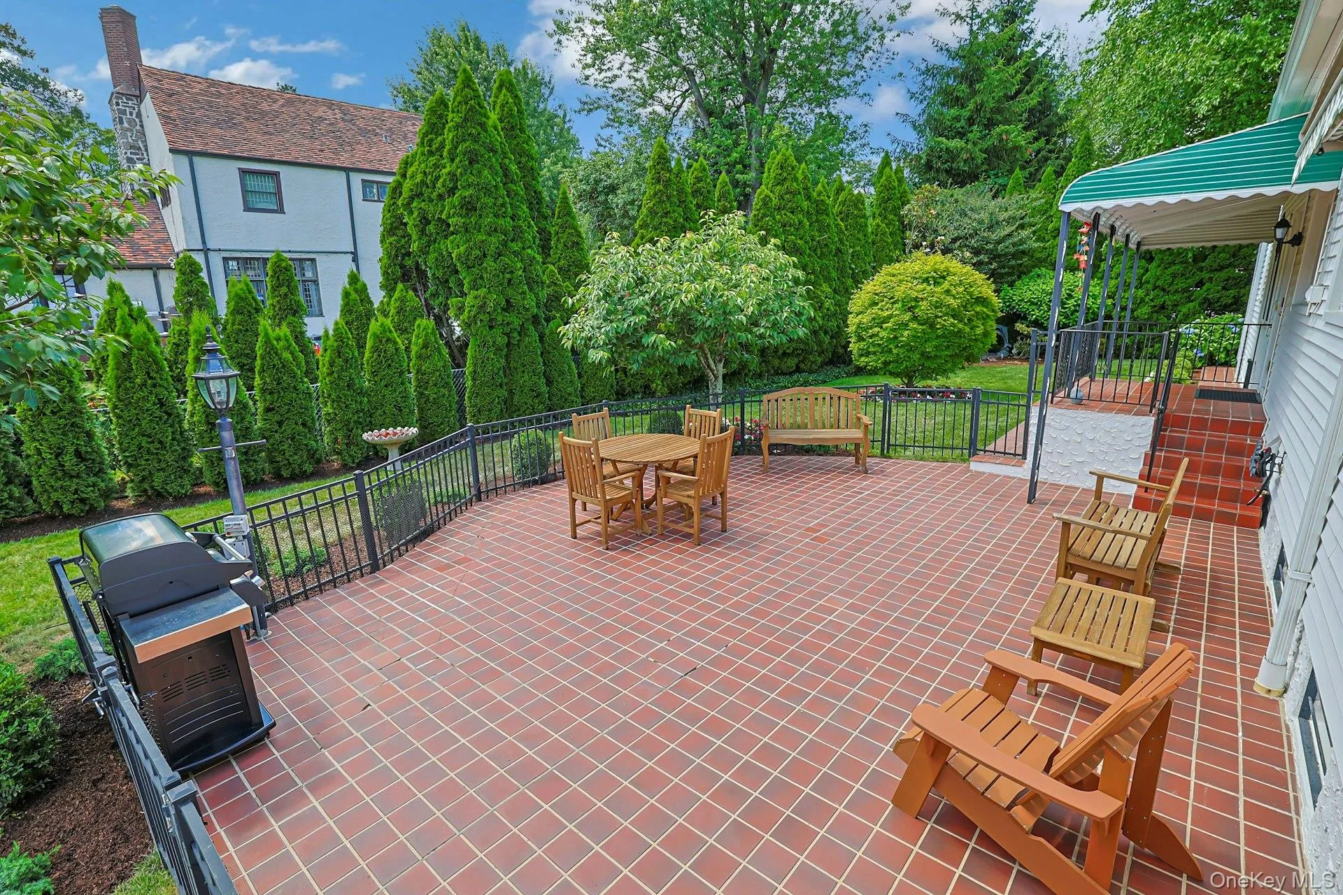 Huge lower patio, completely fenced in Huge lower patio, completely fenced in