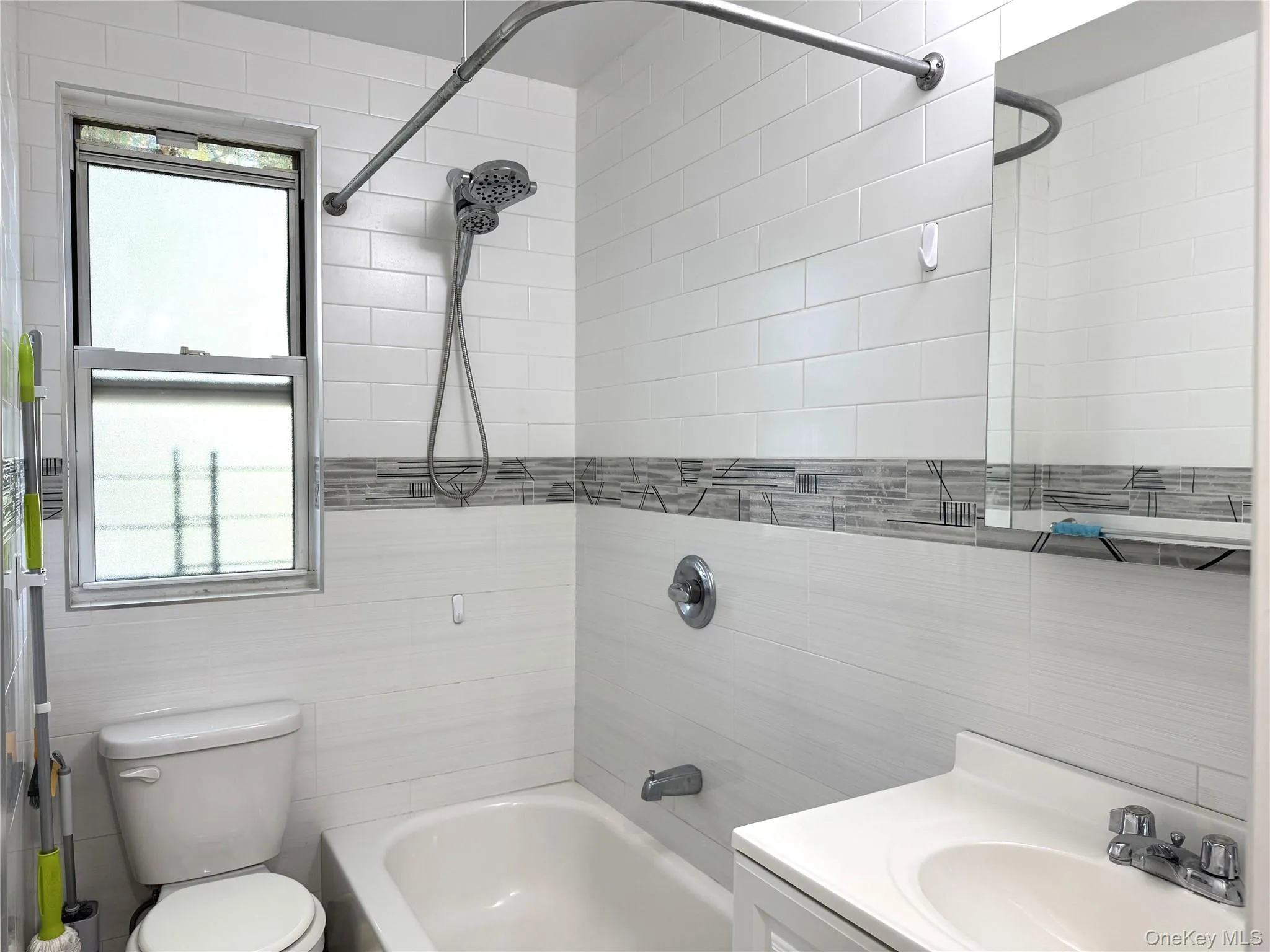 141-35 79th Avenue, New York, NY, 1 Bedroom Bedrooms, 3 Rooms Rooms,1 BathroomBathrooms,Residential,For Rent,79th,0,1013243 141-35 79th Avenue, New York, NY, 1 Bedroom Bedrooms, 3 Rooms Rooms,1 BathroomBathrooms,Residential,For Rent,79th,0,1013243