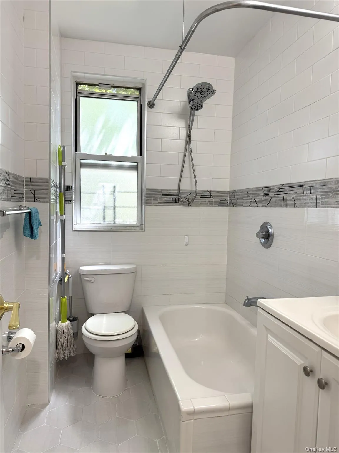 141-35 79th Avenue, New York, NY, 1 Bedroom Bedrooms, 3 Rooms Rooms,1 BathroomBathrooms,Residential,For Rent,79th,0,1013243 141-35 79th Avenue, New York, NY, 1 Bedroom Bedrooms, 3 Rooms Rooms,1 BathroomBathrooms,Residential,For Rent,79th,0,1013243