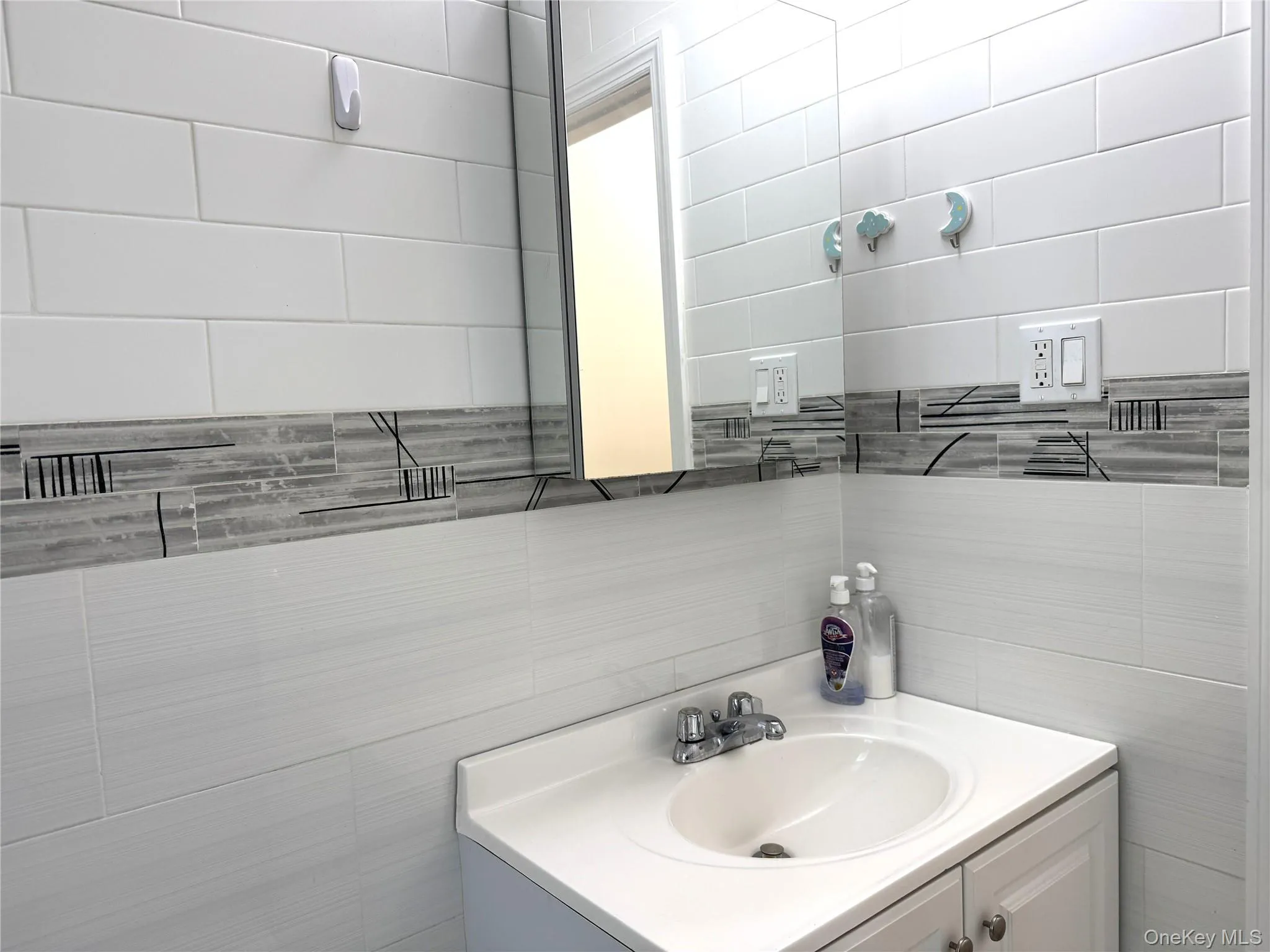 141-35 79th Avenue, New York, NY, 1 Bedroom Bedrooms, 3 Rooms Rooms,1 BathroomBathrooms,Residential,For Rent,79th,0,1013243 141-35 79th Avenue, New York, NY, 1 Bedroom Bedrooms, 3 Rooms Rooms,1 BathroomBathrooms,Residential,For Rent,79th,0,1013243