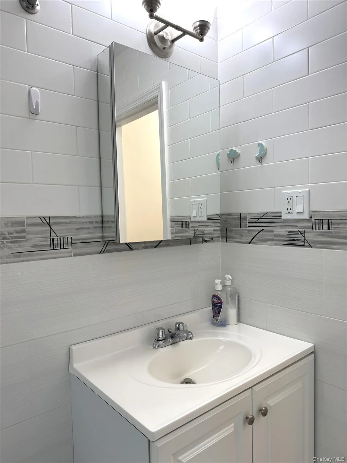 141-35 79th Avenue, New York, NY, 1 Bedroom Bedrooms, 3 Rooms Rooms,1 BathroomBathrooms,Residential,For Rent,79th,0,1013243 141-35 79th Avenue, New York, NY, 1 Bedroom Bedrooms, 3 Rooms Rooms,1 BathroomBathrooms,Residential,For Rent,79th,0,1013243