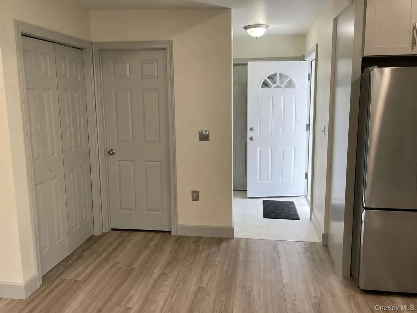Entry way, bathroom door and double pantry/linen closet. Entry way, bathroom door and double pantry/linen closet.