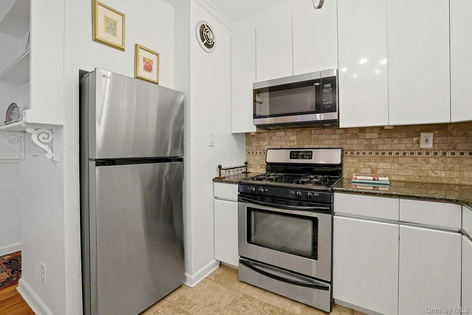 1255 North Avenue, New Rochelle, NY, 2 Bedrooms Bedrooms, 5 Rooms Rooms,2 BathroomsBathrooms,Residential,For Rent,North,0,1013253 1255 North Avenue, New Rochelle, NY, 2 Bedrooms Bedrooms, 5 Rooms Rooms,2 BathroomsBathrooms,Residential,For Rent,North,0,1013253