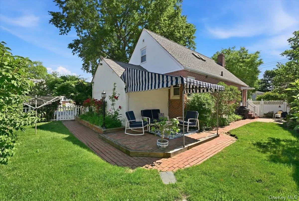 656 5th Avenue, Hempstead, NY, 3 Bedrooms Bedrooms, 7 Rooms Rooms,2 BathroomsBathrooms,Residential,For Rent,5th,0,1013254 656 5th Avenue, Hempstead, NY, 3 Bedrooms Bedrooms, 7 Rooms Rooms,2 BathroomsBathrooms,Residential,For Rent,5th,0,1013254