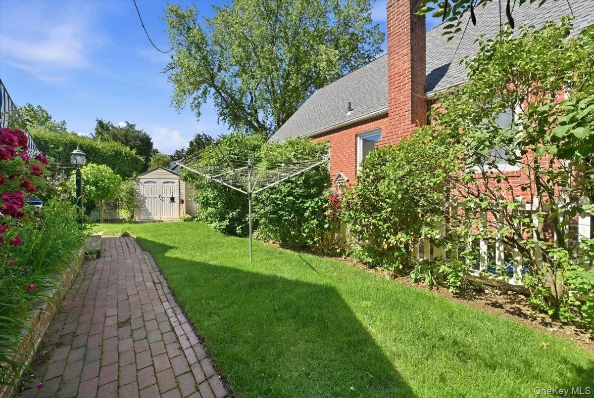 656 5th Avenue, Hempstead, NY, 3 Bedrooms Bedrooms, 7 Rooms Rooms,2 BathroomsBathrooms,Residential,For Rent,5th,0,1013254 656 5th Avenue, Hempstead, NY, 3 Bedrooms Bedrooms, 7 Rooms Rooms,2 BathroomsBathrooms,Residential,For Rent,5th,0,1013254