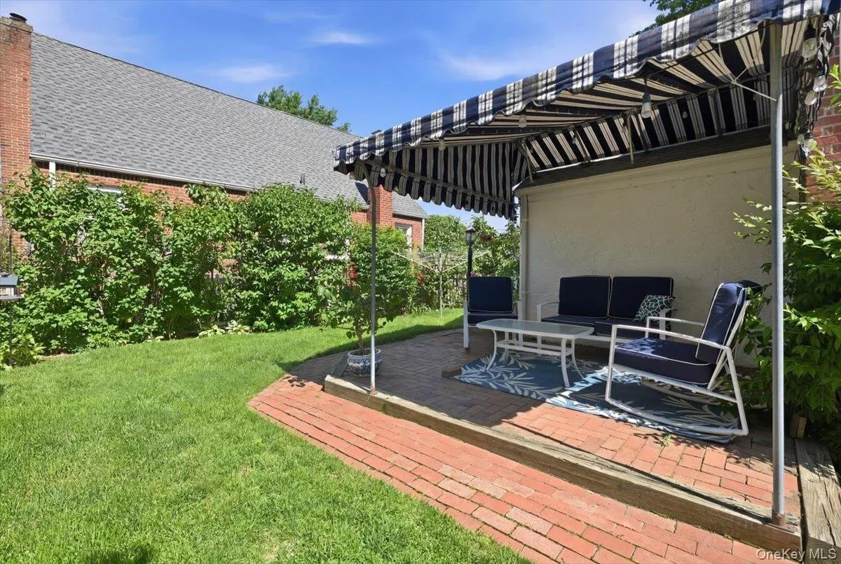 656 5th Avenue, Hempstead, NY, 3 Bedrooms Bedrooms, 7 Rooms Rooms,2 BathroomsBathrooms,Residential,For Rent,5th,0,1013254 656 5th Avenue, Hempstead, NY, 3 Bedrooms Bedrooms, 7 Rooms Rooms,2 BathroomsBathrooms,Residential,For Rent,5th,0,1013254