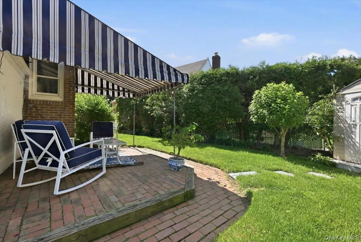 656 5th Avenue, Hempstead, NY, 3 Bedrooms Bedrooms, 7 Rooms Rooms,2 BathroomsBathrooms,Residential,For Rent,5th,0,1013254 656 5th Avenue, Hempstead, NY, 3 Bedrooms Bedrooms, 7 Rooms Rooms,2 BathroomsBathrooms,Residential,For Rent,5th,0,1013254
