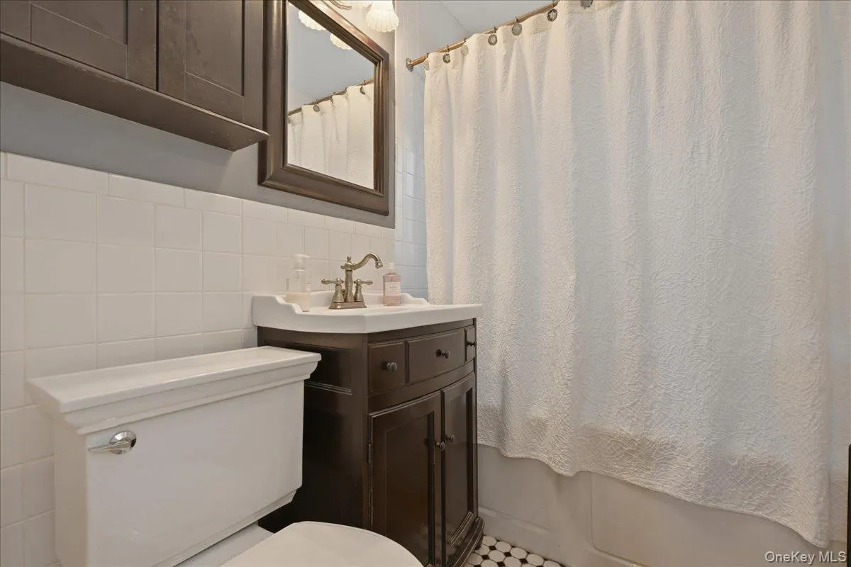 656 5th Avenue, Hempstead, NY, 3 Bedrooms Bedrooms, 7 Rooms Rooms,2 BathroomsBathrooms,Residential,For Rent,5th,0,1013254 656 5th Avenue, Hempstead, NY, 3 Bedrooms Bedrooms, 7 Rooms Rooms,2 BathroomsBathrooms,Residential,For Rent,5th,0,1013254