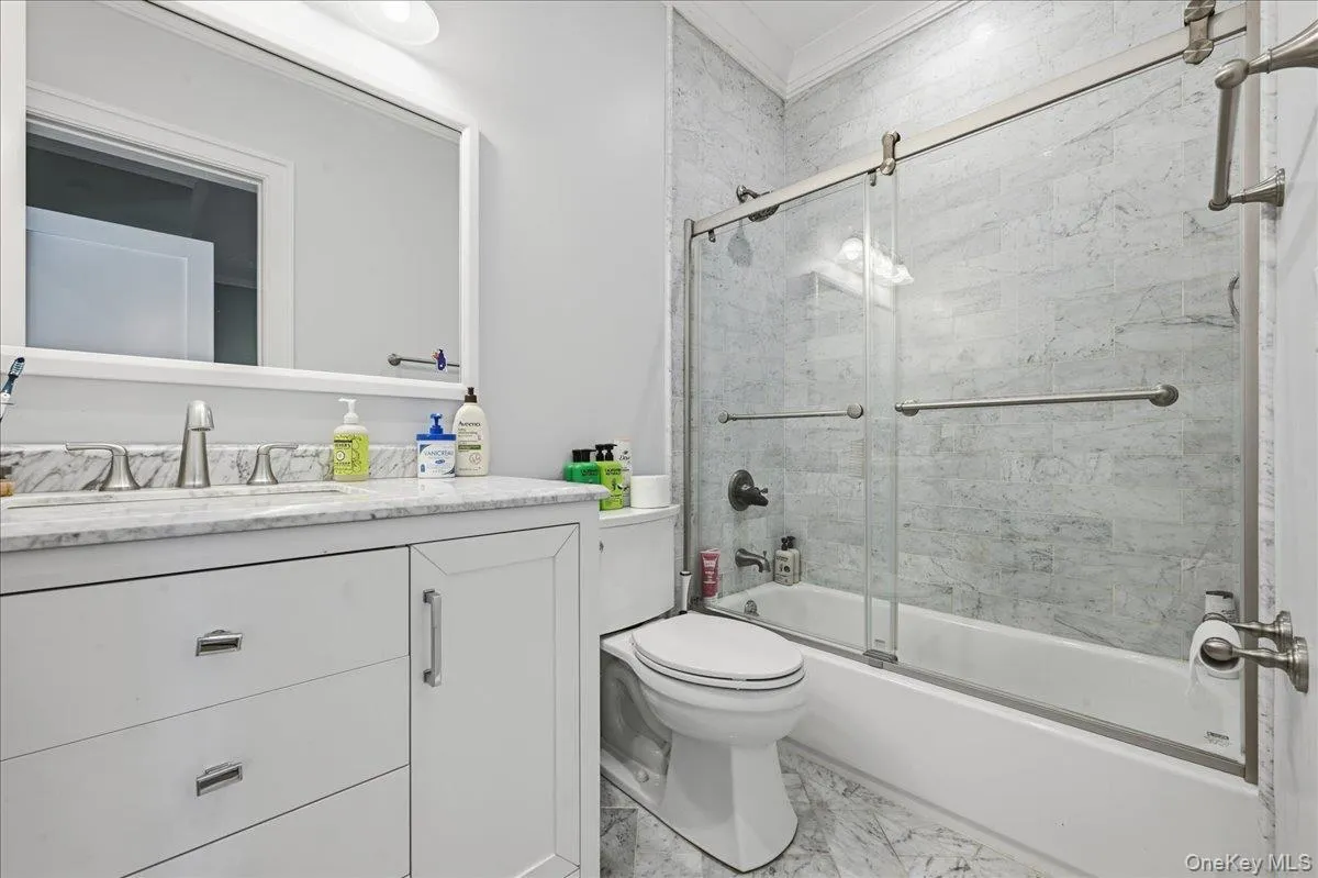 Full Bathroom Full Bathroom