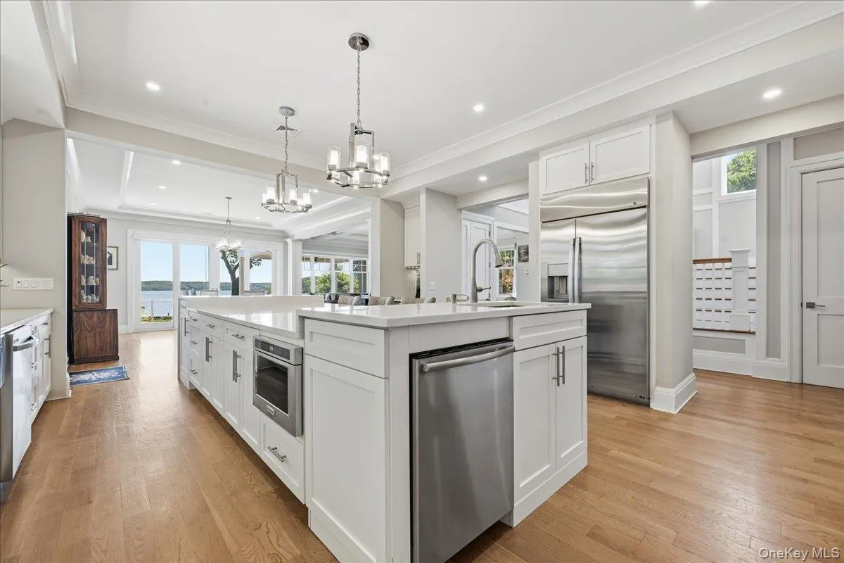 Gourmet Chef's Kitchen With Quartz Counters Gourmet Chef's Kitchen With Quartz Counters