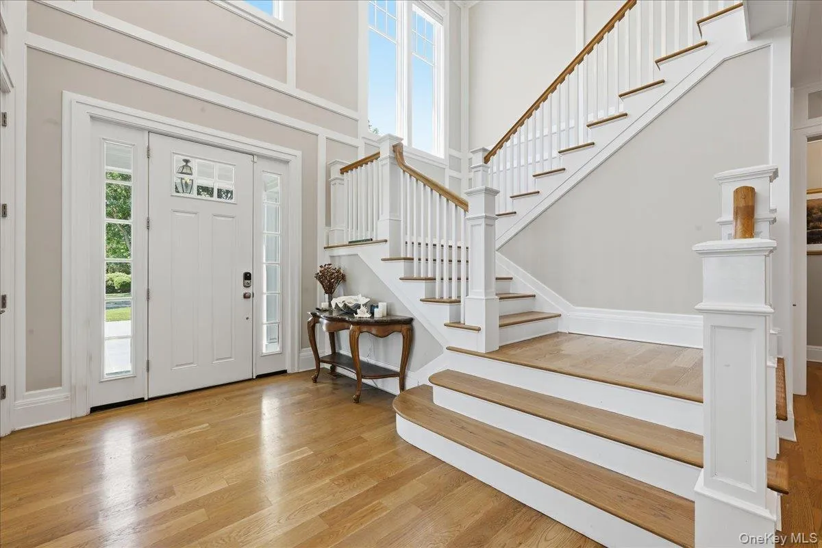 Elegant Entry Foyer Elegant Entry Foyer