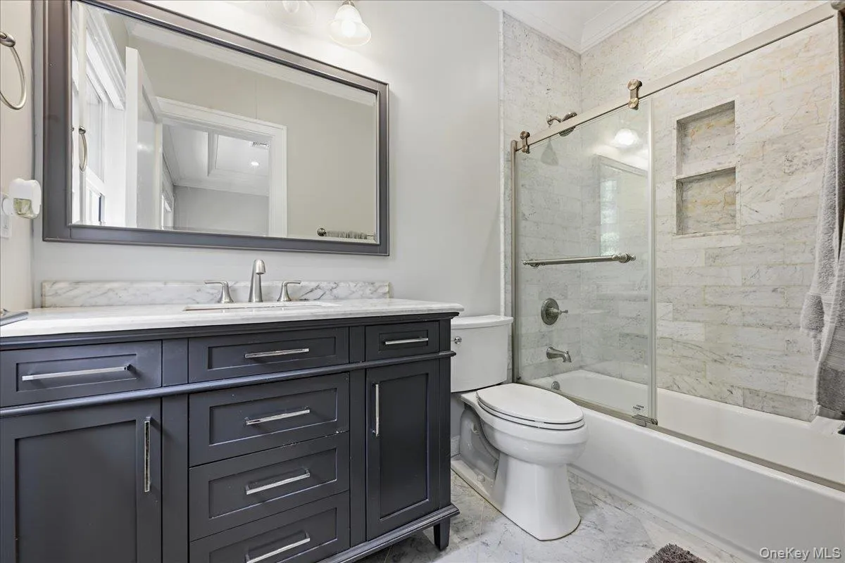 Full Bathroom Full Bathroom