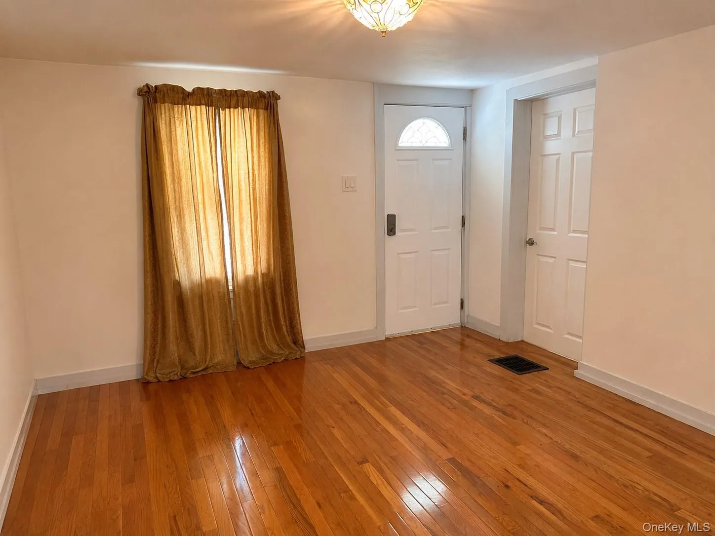 84 Wilkes Street, Beacon, NY, 2 Bedrooms Bedrooms, 4 Rooms Rooms,1 BathroomBathrooms,Residential,For Rent,Wilkes,0,1013273 84 Wilkes Street, Beacon, NY, 2 Bedrooms Bedrooms, 4 Rooms Rooms,1 BathroomBathrooms,Residential,For Rent,Wilkes,0,1013273
