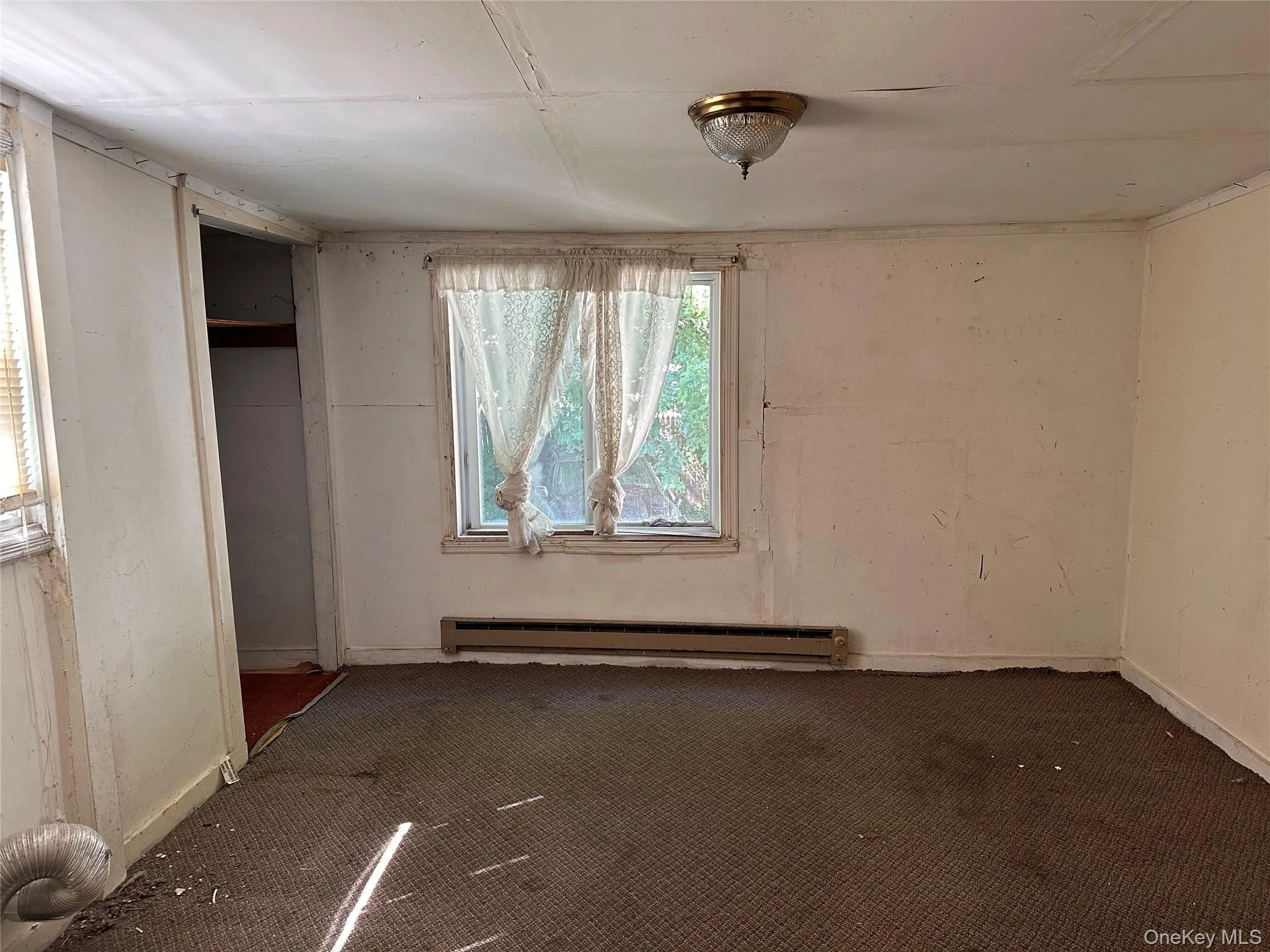 Enclosed porch. Enclosed porch.