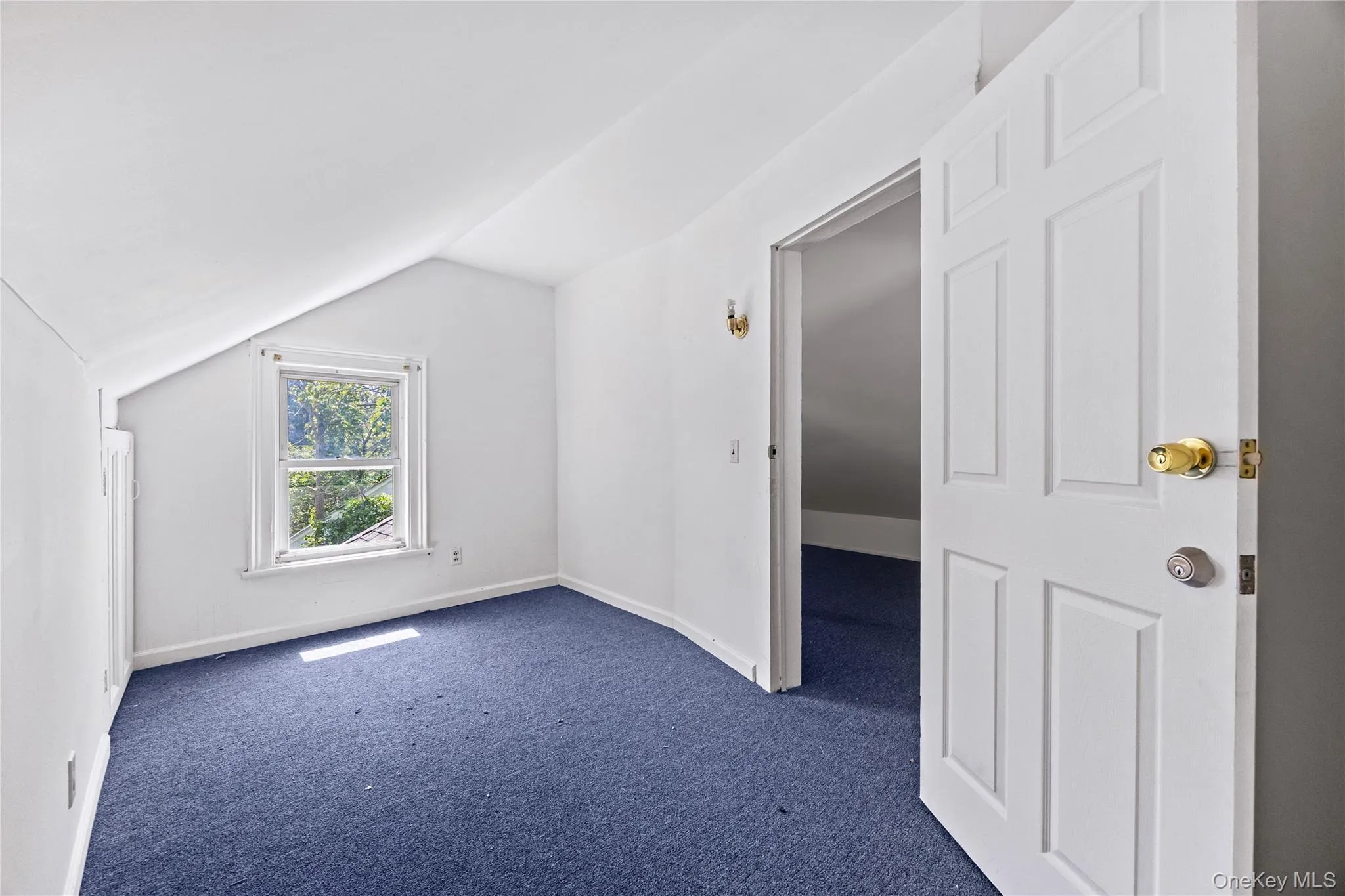 Third floor. Third floor.
