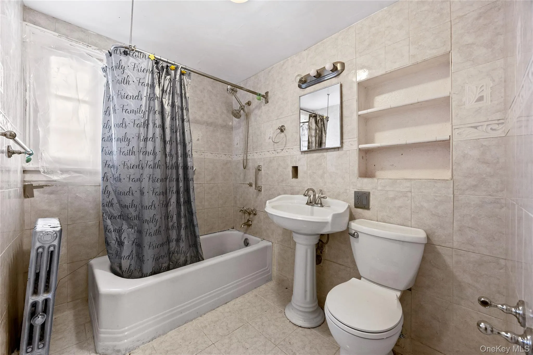 Primary bedroom en-suite bathroom. Primary bedroom en-suite bathroom.