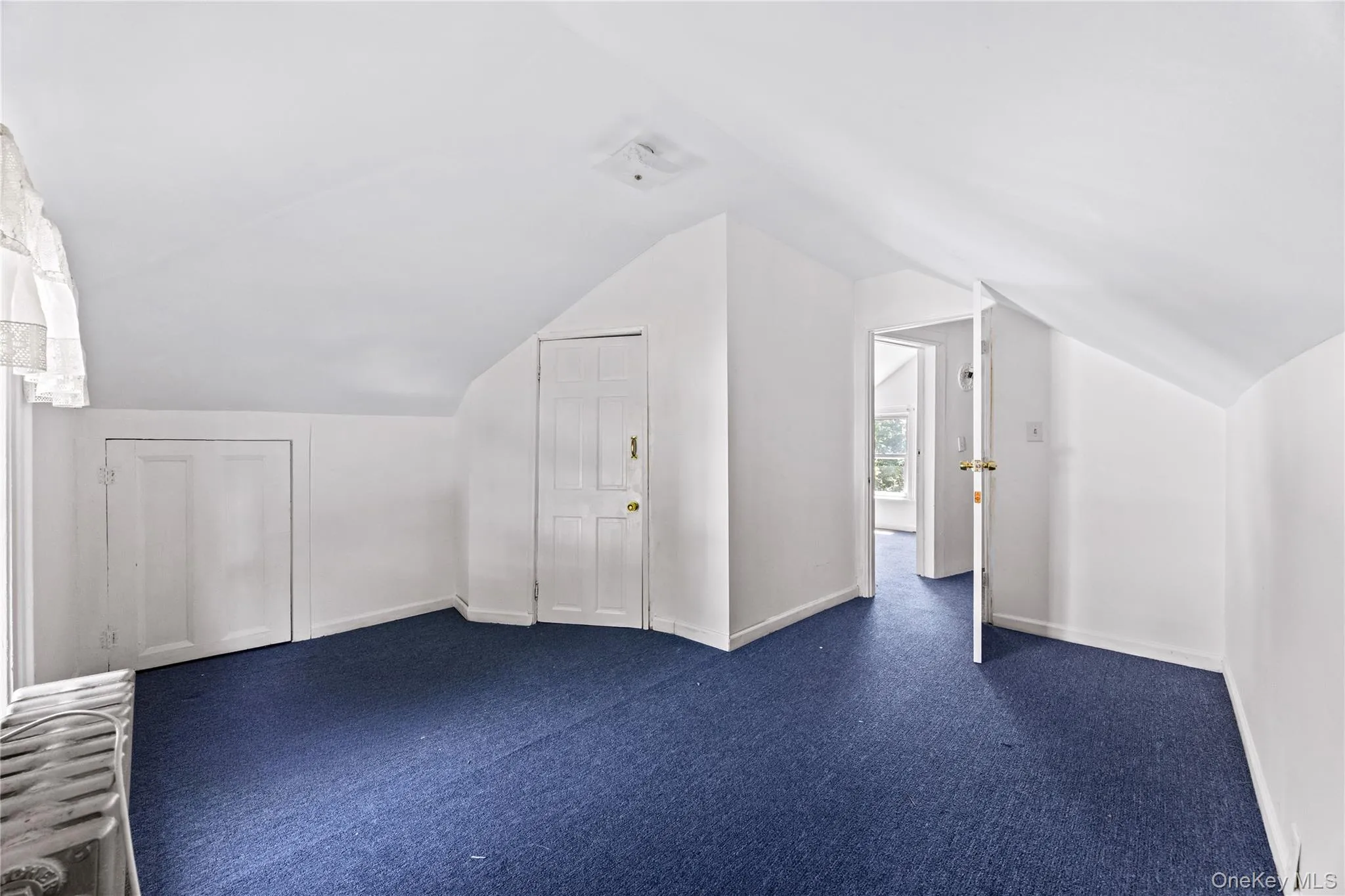 Third floor. Third floor.