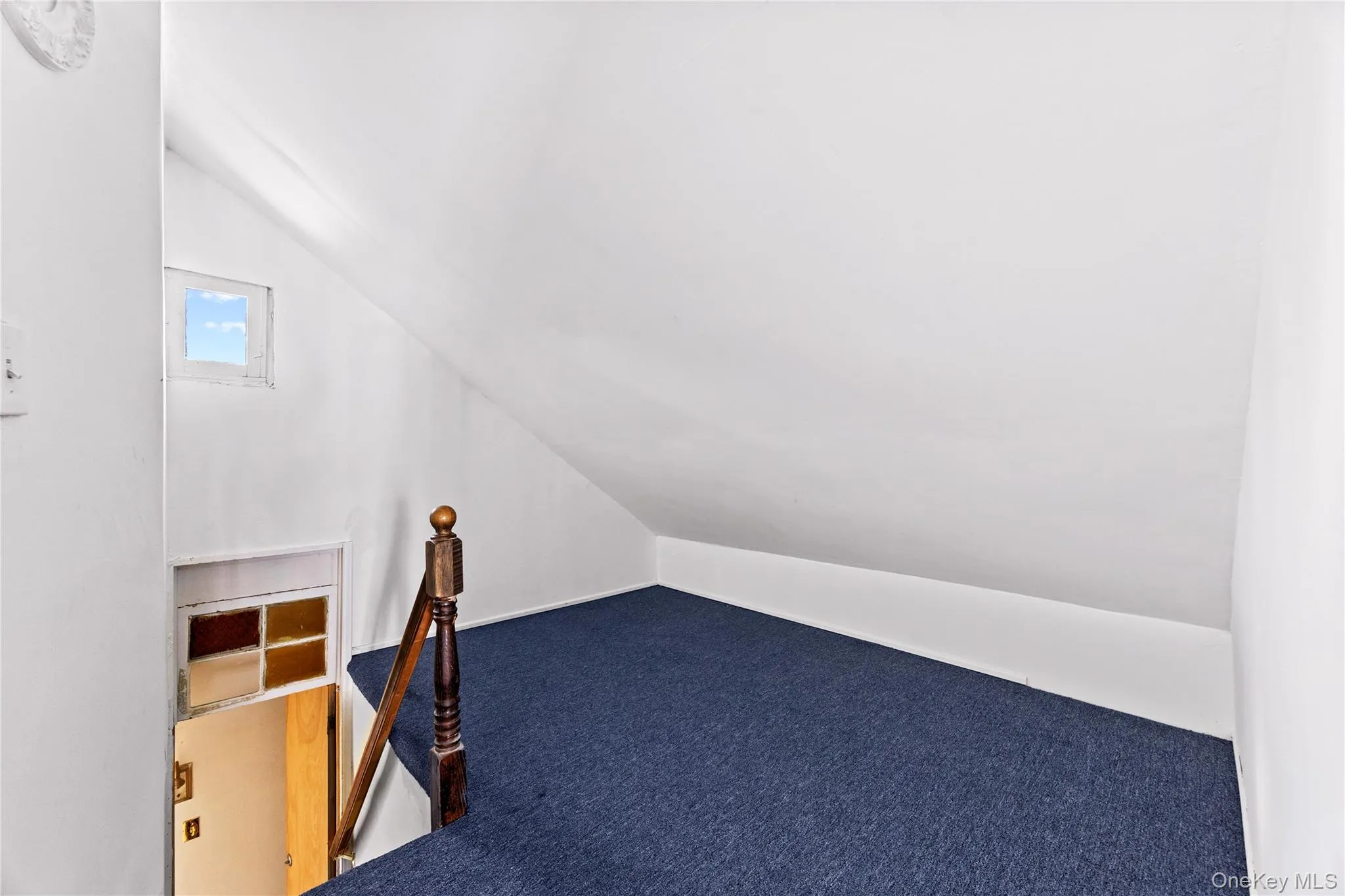 Third floor. Third floor.