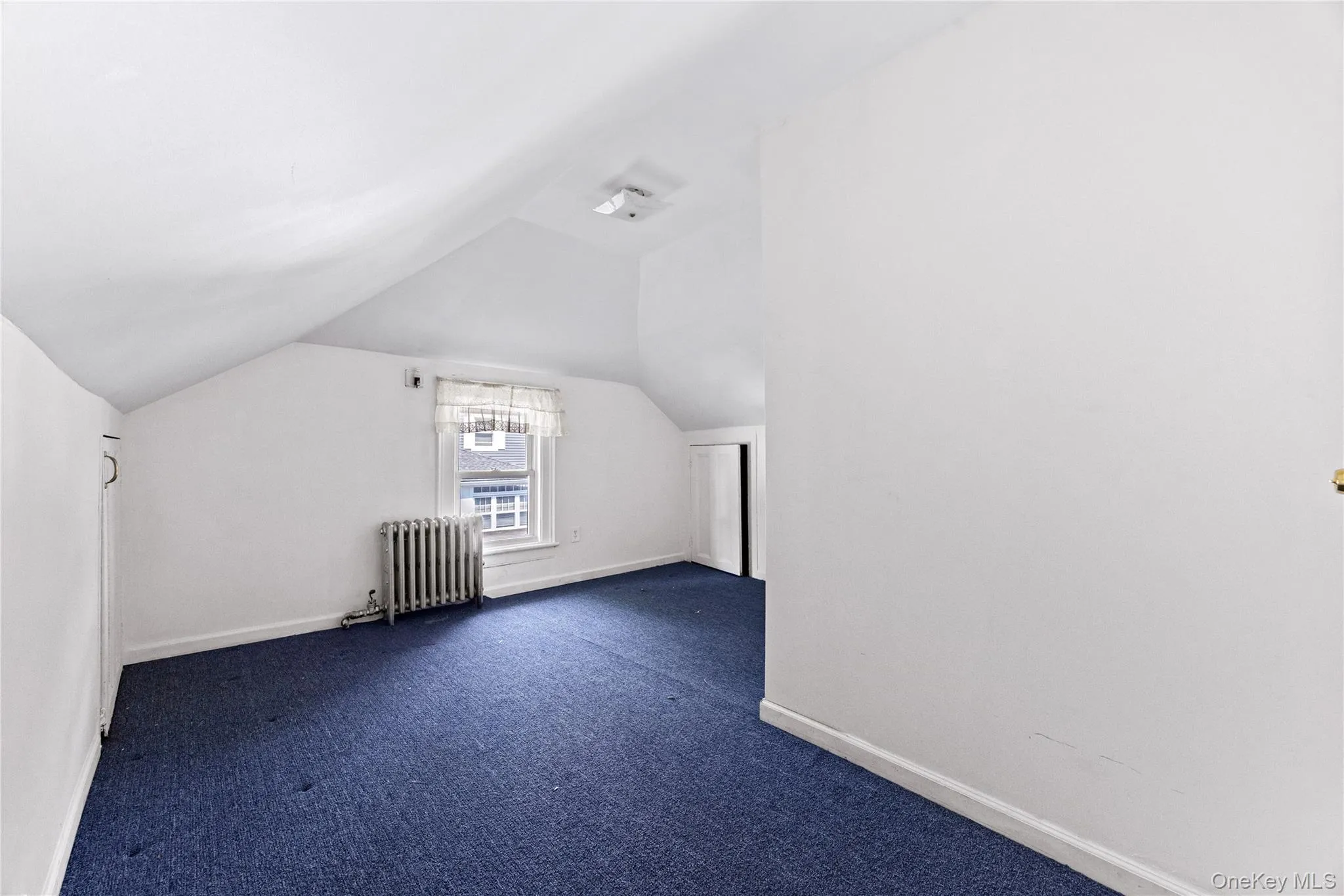Third floor. Third floor.