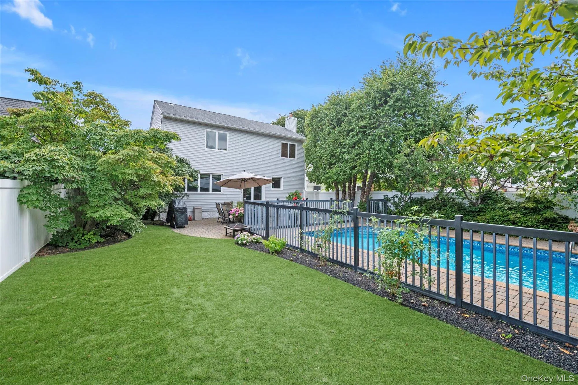 121 Strattford Road, North Hempstead, NY, 4 Bedrooms Bedrooms, 10 Rooms Rooms,2 BathroomsBathrooms,Residential,For Rent,Strattford,0,1013278 121 Strattford Road, North Hempstead, NY, 4 Bedrooms Bedrooms, 10 Rooms Rooms,2 BathroomsBathrooms,Residential,For Rent,Strattford,0,1013278
