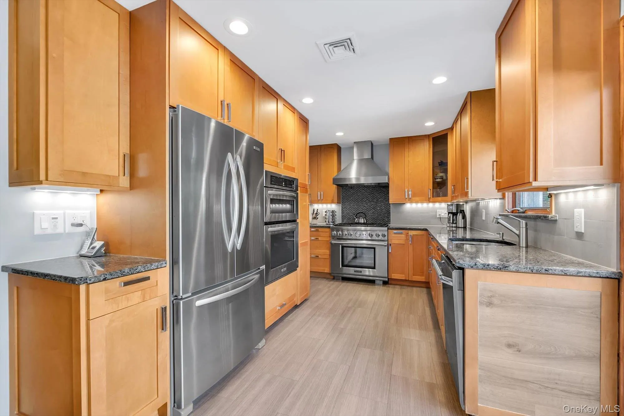 121 Strattford Road, North Hempstead, NY, 4 Bedrooms Bedrooms, 10 Rooms Rooms,2 BathroomsBathrooms,Residential,For Rent,Strattford,0,1013278 121 Strattford Road, North Hempstead, NY, 4 Bedrooms Bedrooms, 10 Rooms Rooms,2 BathroomsBathrooms,Residential,For Rent,Strattford,0,1013278