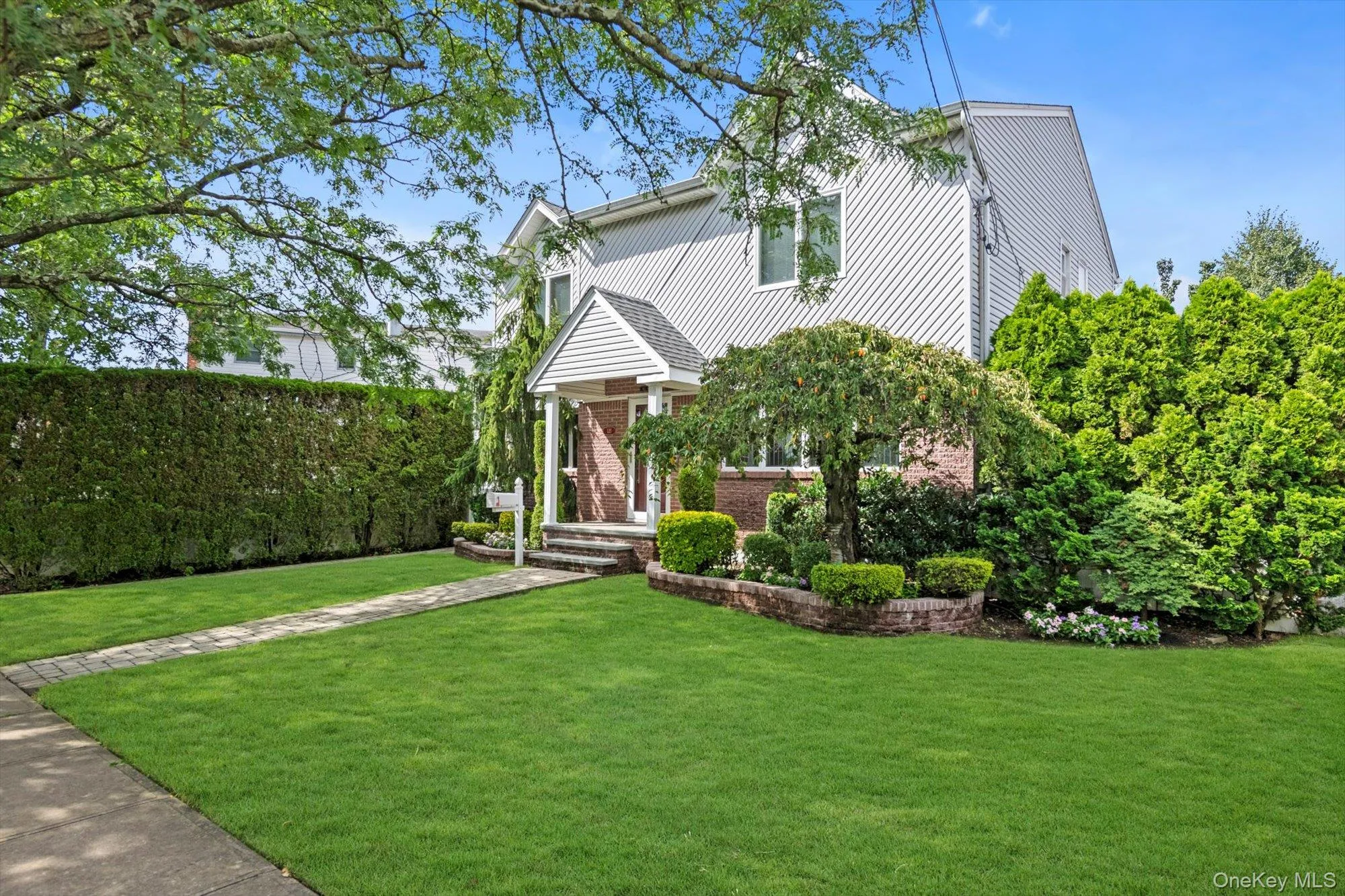 121 Strattford Road, North Hempstead, NY, 4 Bedrooms Bedrooms, 10 Rooms Rooms,2 BathroomsBathrooms,Residential,For Rent,Strattford,0,1013278 121 Strattford Road, North Hempstead, NY, 4 Bedrooms Bedrooms, 10 Rooms Rooms,2 BathroomsBathrooms,Residential,For Rent,Strattford,0,1013278