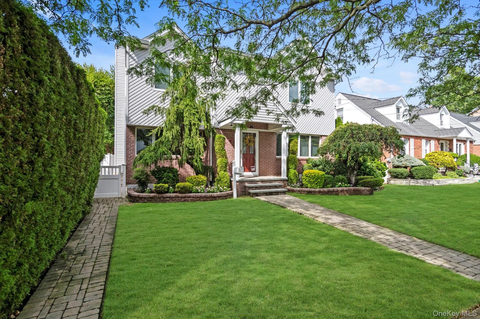 121 Strattford Road, North Hempstead, NY, 4 Bedrooms Bedrooms, 10 Rooms Rooms,2 BathroomsBathrooms,Residential,For Rent,Strattford,0,1013278 121 Strattford Road, North Hempstead, NY, 4 Bedrooms Bedrooms, 10 Rooms Rooms,2 BathroomsBathrooms,Residential,For Rent,Strattford,0,1013278