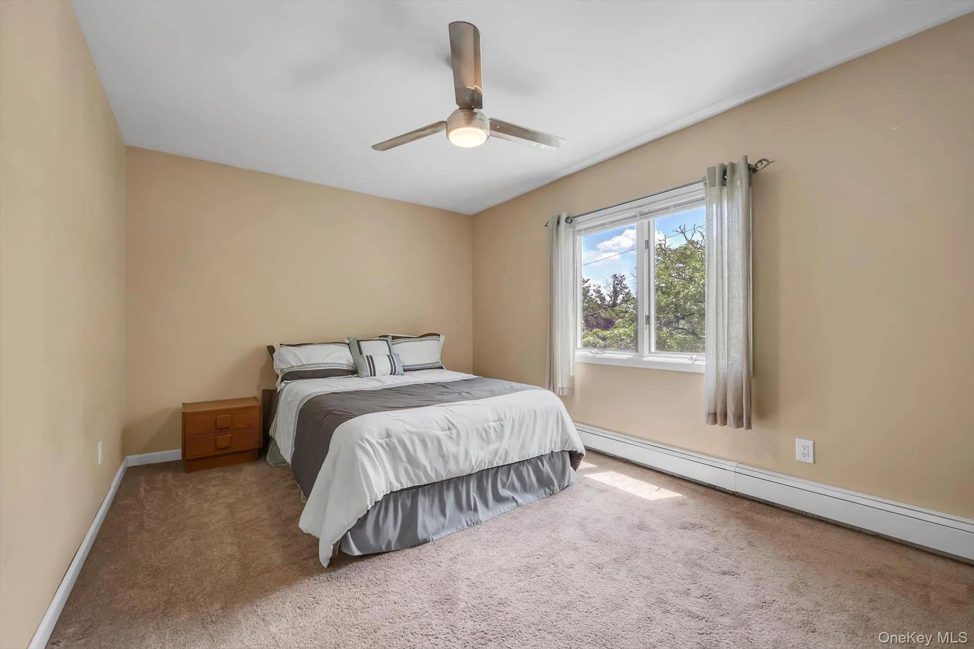 121 Strattford Road, North Hempstead, NY, 4 Bedrooms Bedrooms, 10 Rooms Rooms,2 BathroomsBathrooms,Residential,For Rent,Strattford,0,1013278 121 Strattford Road, North Hempstead, NY, 4 Bedrooms Bedrooms, 10 Rooms Rooms,2 BathroomsBathrooms,Residential,For Rent,Strattford,0,1013278