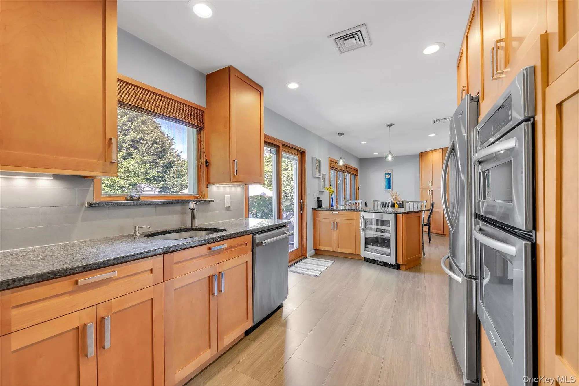 121 Strattford Road, North Hempstead, NY, 4 Bedrooms Bedrooms, 10 Rooms Rooms,2 BathroomsBathrooms,Residential,For Rent,Strattford,0,1013278 121 Strattford Road, North Hempstead, NY, 4 Bedrooms Bedrooms, 10 Rooms Rooms,2 BathroomsBathrooms,Residential,For Rent,Strattford,0,1013278