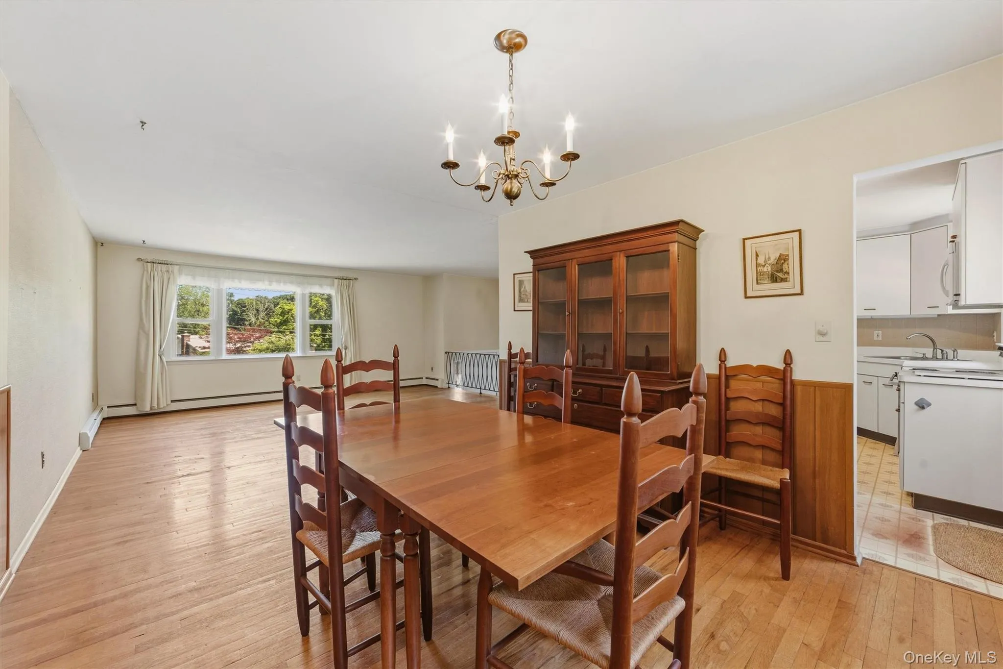 Kitchen and living space connect via the dining room. Kitchen and living space connect via the dining room.