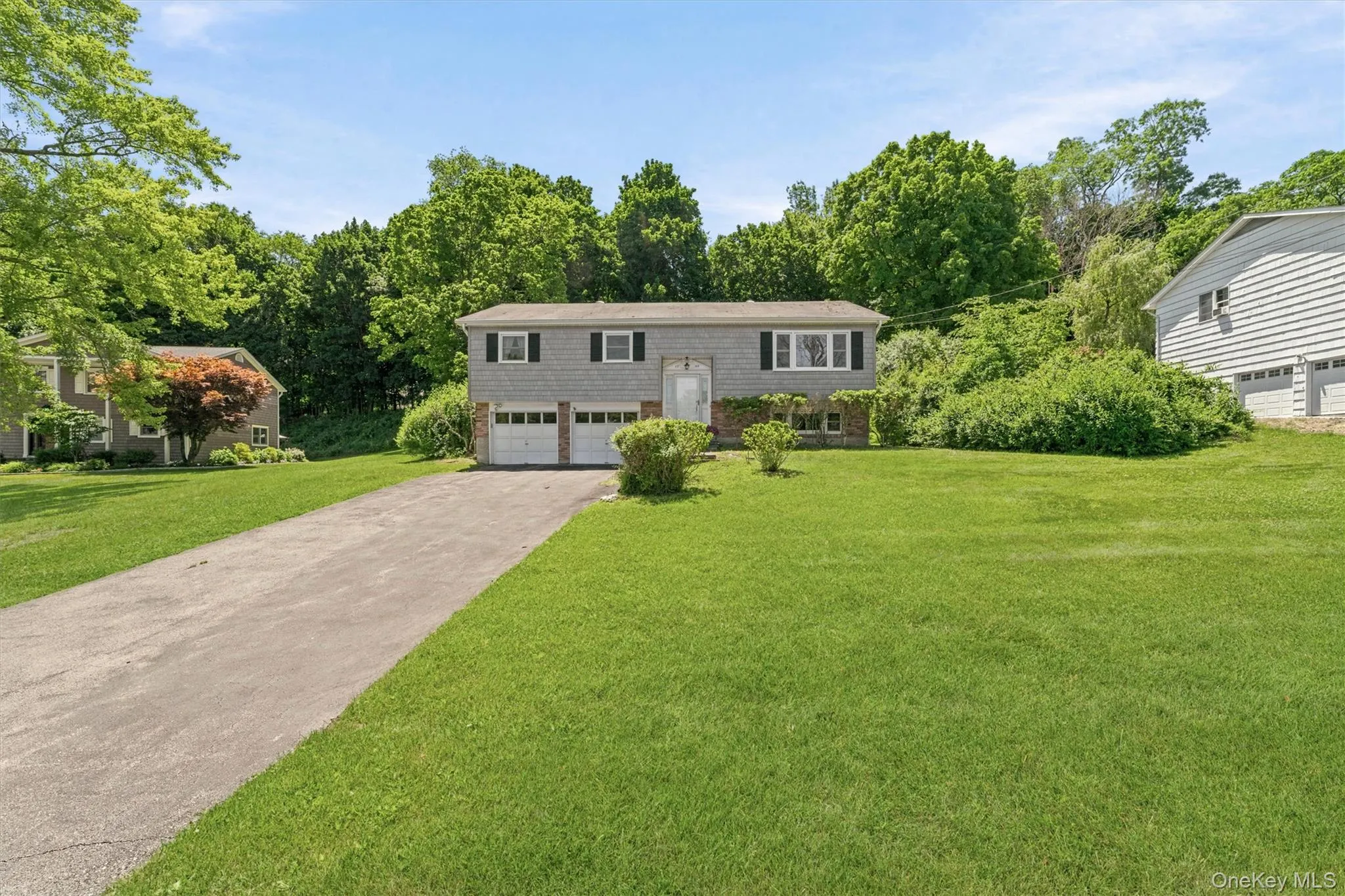 Expansive front and back yards. Expansive front and back yards.