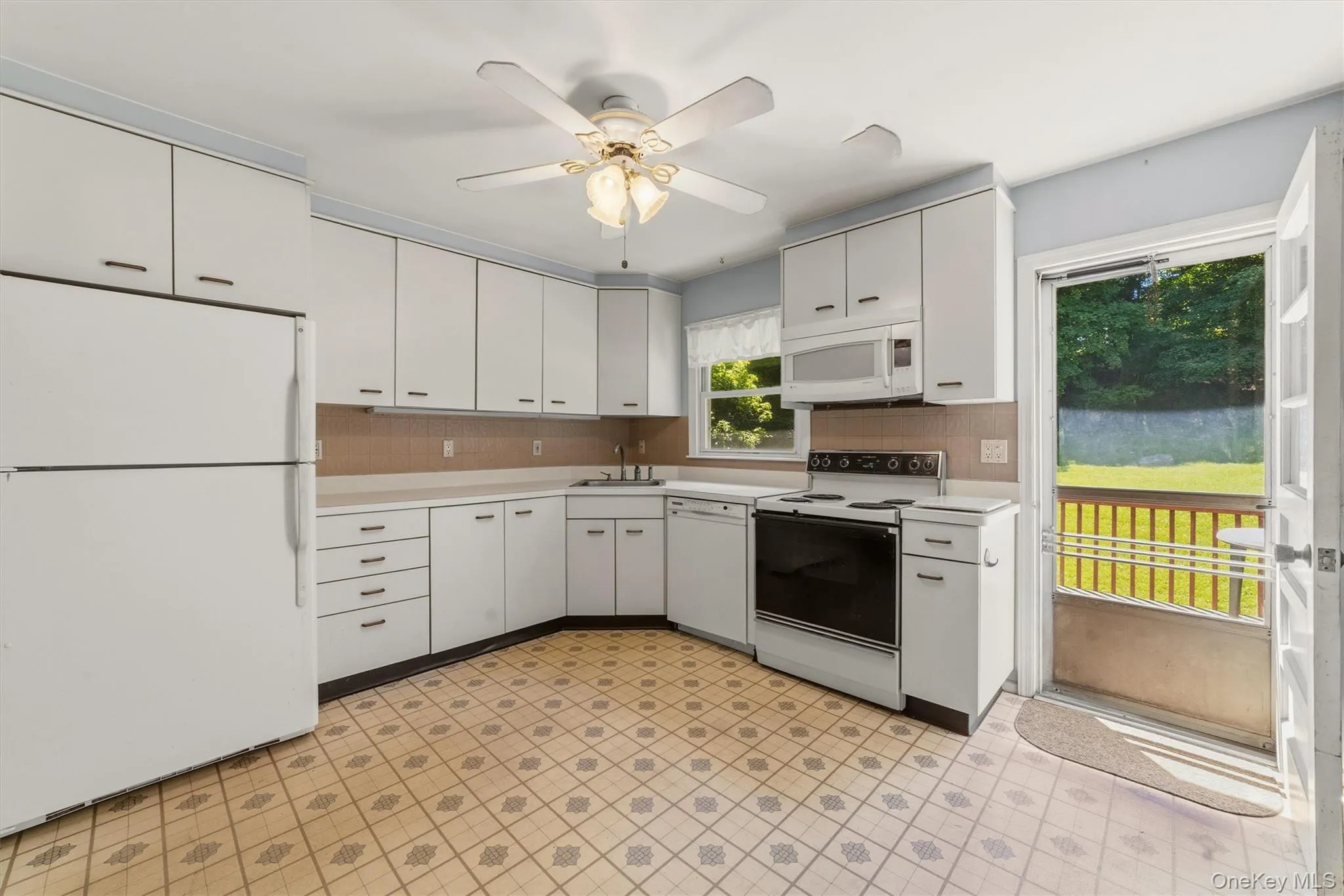Wonderful eat in kitchen. Door to deck and yard. Wonderful eat in kitchen. Door to deck and yard.