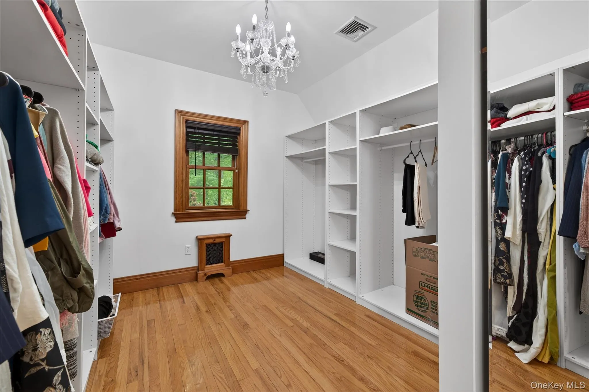 10 Greenwich Avenue, Woodbury, NY, 5 Bedrooms Bedrooms, 10 Rooms Rooms,3 BathroomsBathrooms,Residential,For Rent,Greenwich,0,1013286 10 Greenwich Avenue, Woodbury, NY, 5 Bedrooms Bedrooms, 10 Rooms Rooms,3 BathroomsBathrooms,Residential,For Rent,Greenwich,0,1013286