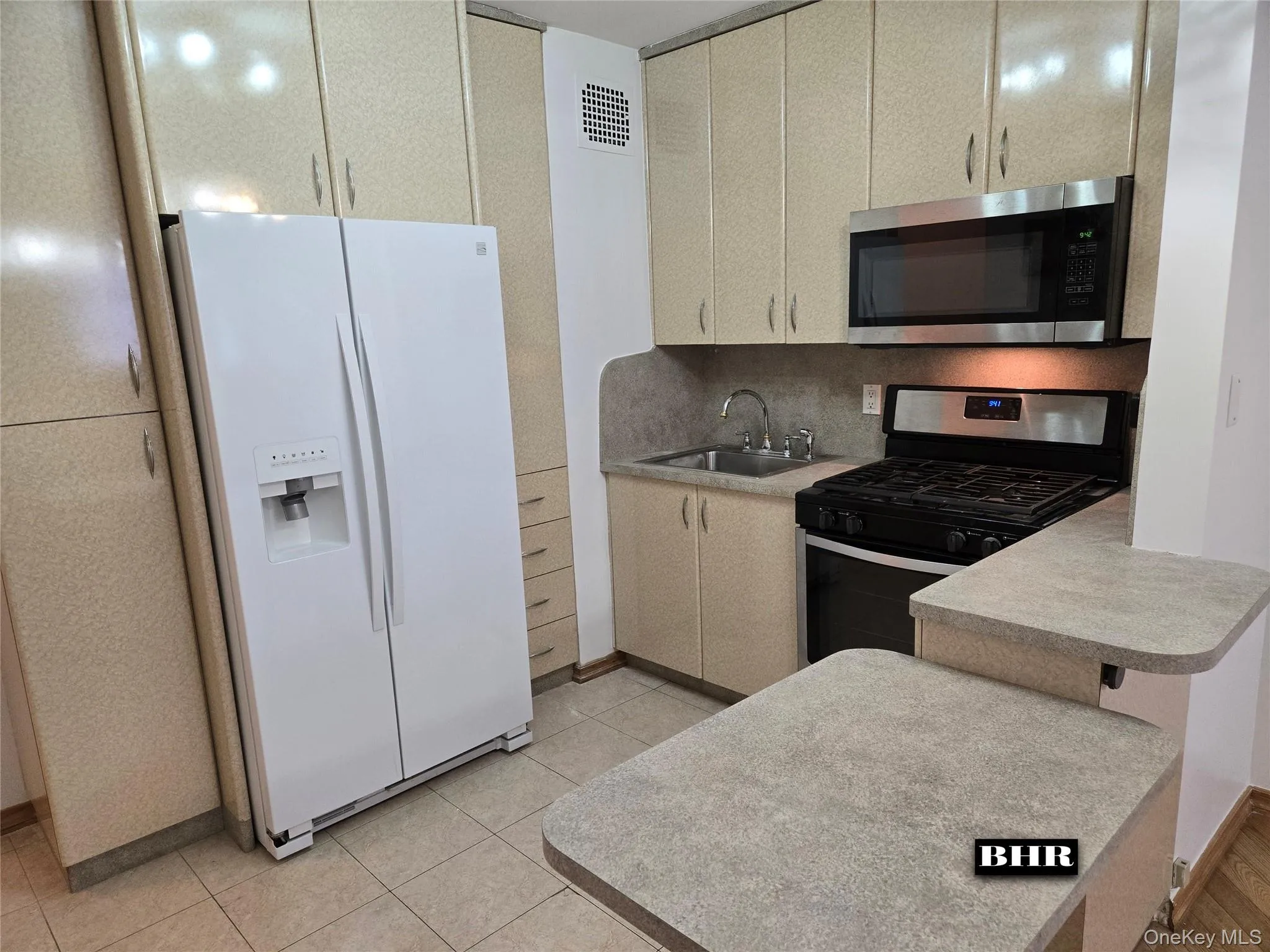 150 End Avenue, New York, NY, 2 Rooms Rooms,1 BathroomBathrooms,Residential,For Rent,End,0,1013295 150 End Avenue, New York, NY, 2 Rooms Rooms,1 BathroomBathrooms,Residential,For Rent,End,0,1013295