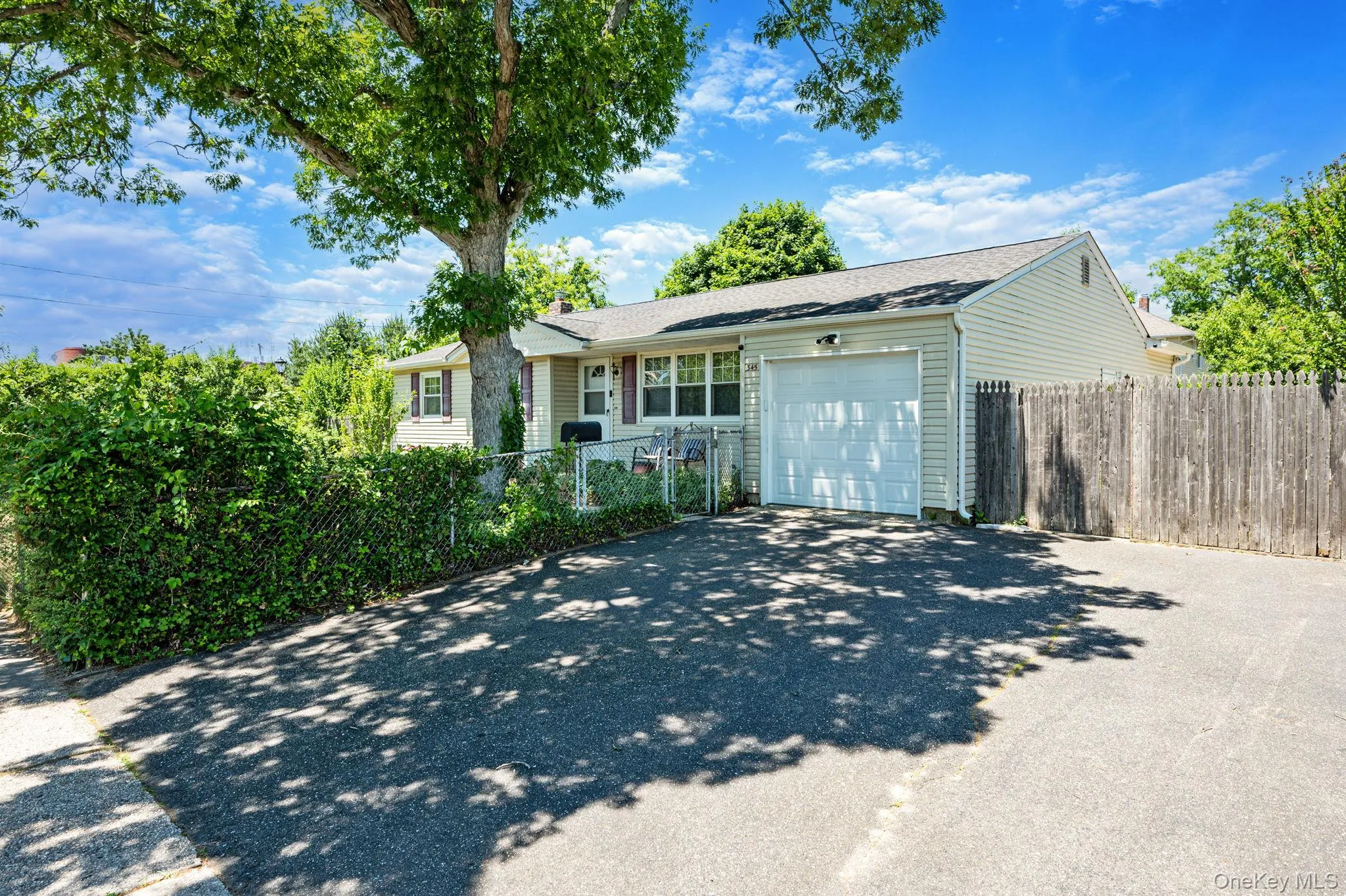 345 Earle Street, Islip, NY, 4 Bedrooms Bedrooms, 9 Rooms Rooms,1 BathroomBathrooms,Residential,For Rent,Earle,0,1013304 345 Earle Street, Islip, NY, 4 Bedrooms Bedrooms, 9 Rooms Rooms,1 BathroomBathrooms,Residential,For Rent,Earle,0,1013304