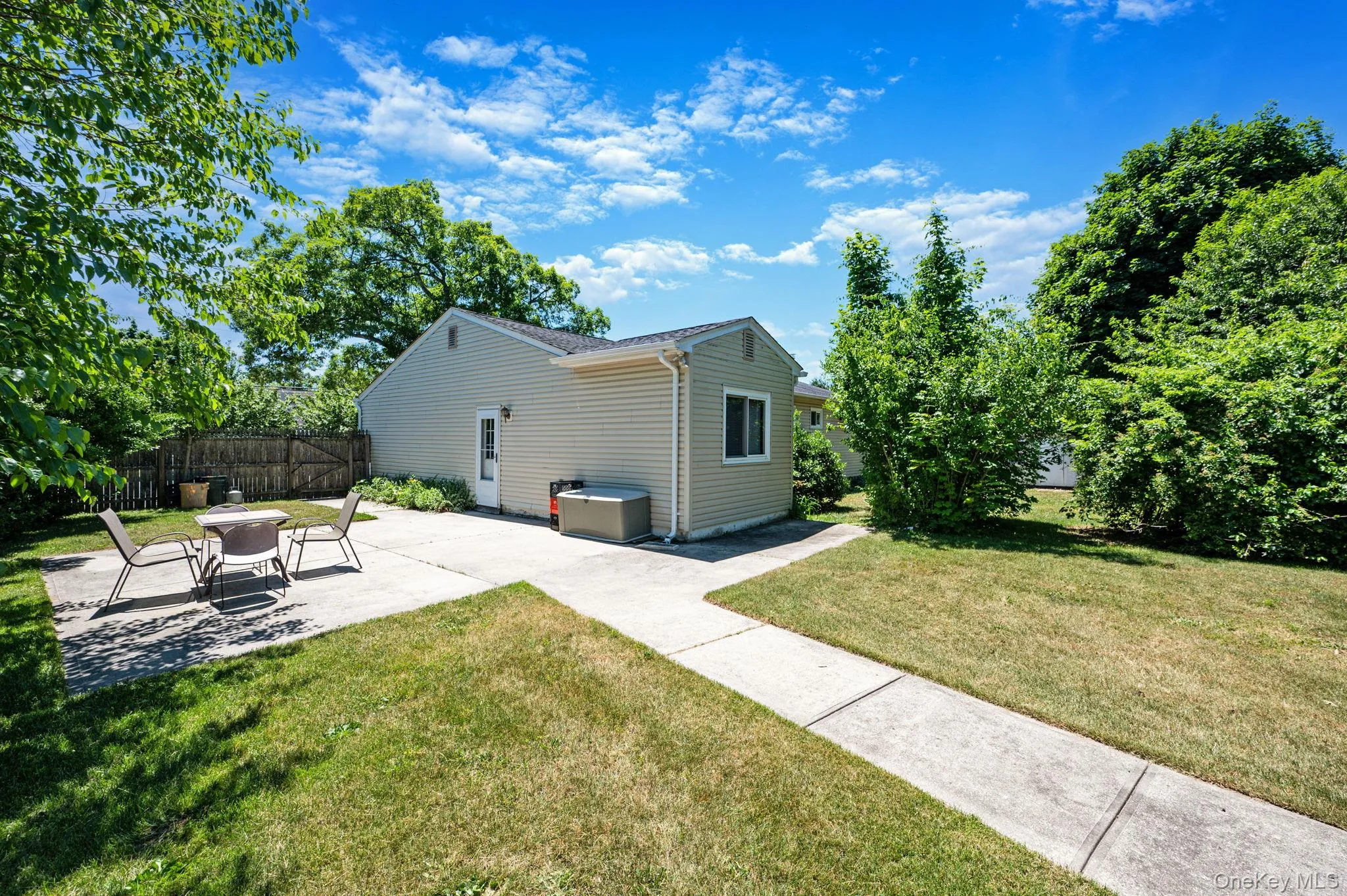 345 Earle Street, Islip, NY, 4 Bedrooms Bedrooms, 9 Rooms Rooms,1 BathroomBathrooms,Residential,For Rent,Earle,0,1013304 345 Earle Street, Islip, NY, 4 Bedrooms Bedrooms, 9 Rooms Rooms,1 BathroomBathrooms,Residential,For Rent,Earle,0,1013304