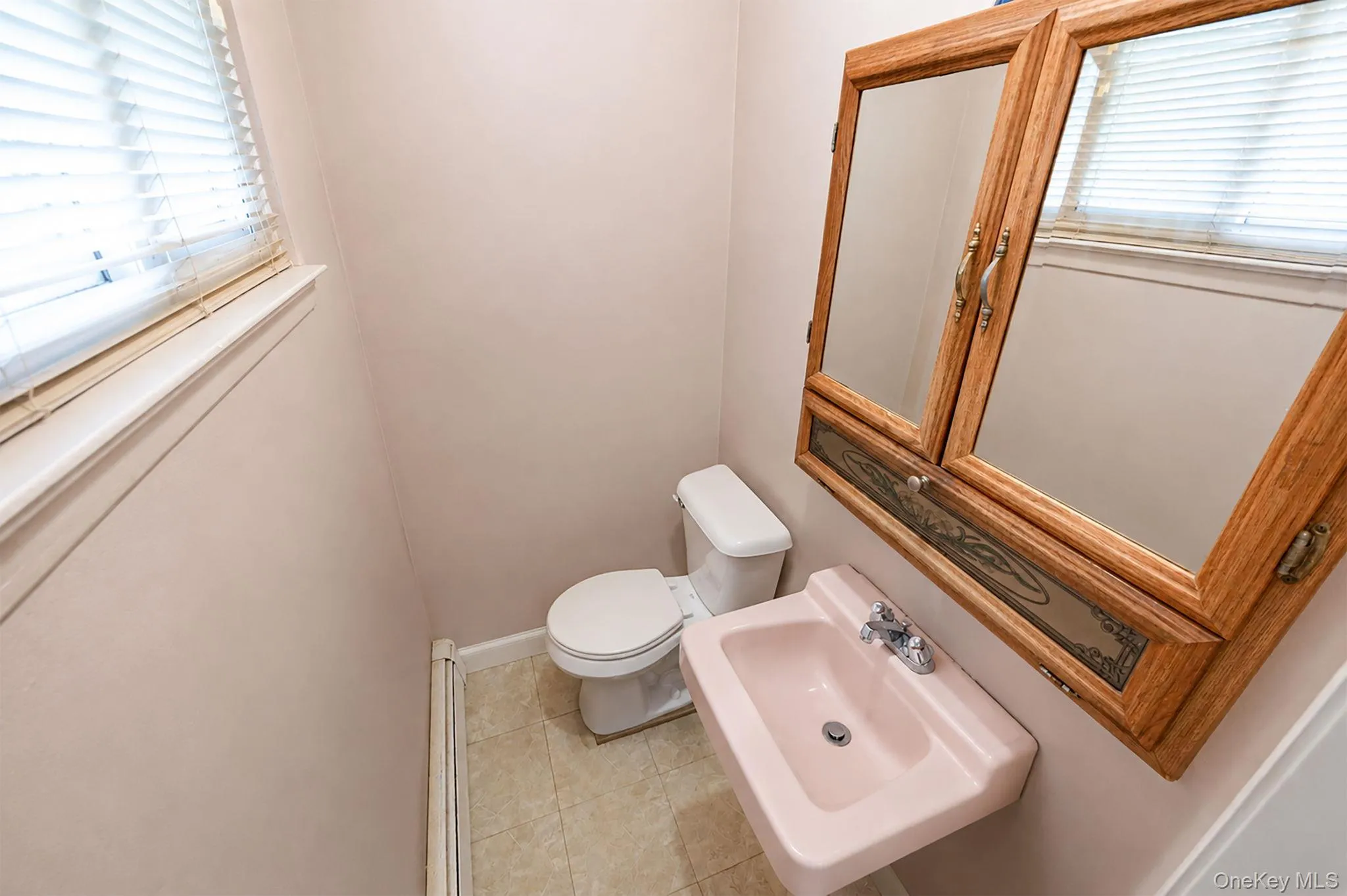 345 Earle Street, Islip, NY, 4 Bedrooms Bedrooms, 9 Rooms Rooms,1 BathroomBathrooms,Residential,For Rent,Earle,0,1013304 345 Earle Street, Islip, NY, 4 Bedrooms Bedrooms, 9 Rooms Rooms,1 BathroomBathrooms,Residential,For Rent,Earle,0,1013304