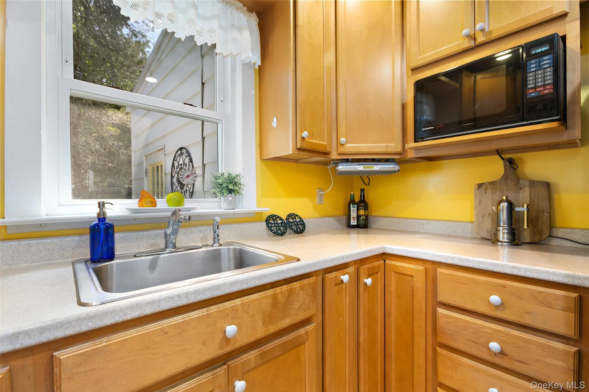 Loads of counter space and deep Stainless steel sink Loads of counter space and deep Stainless steel sink
