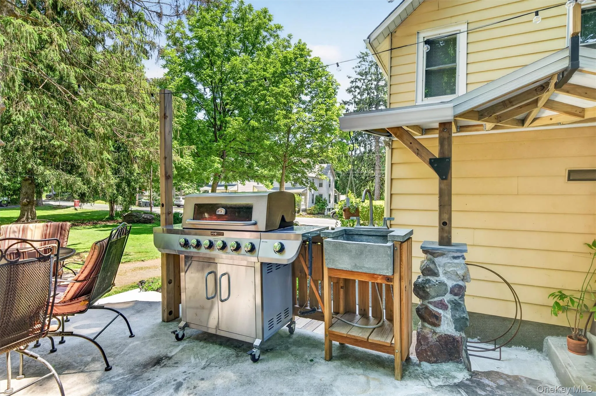 What a great place for outdoor entertaining! What a great place for outdoor entertaining!