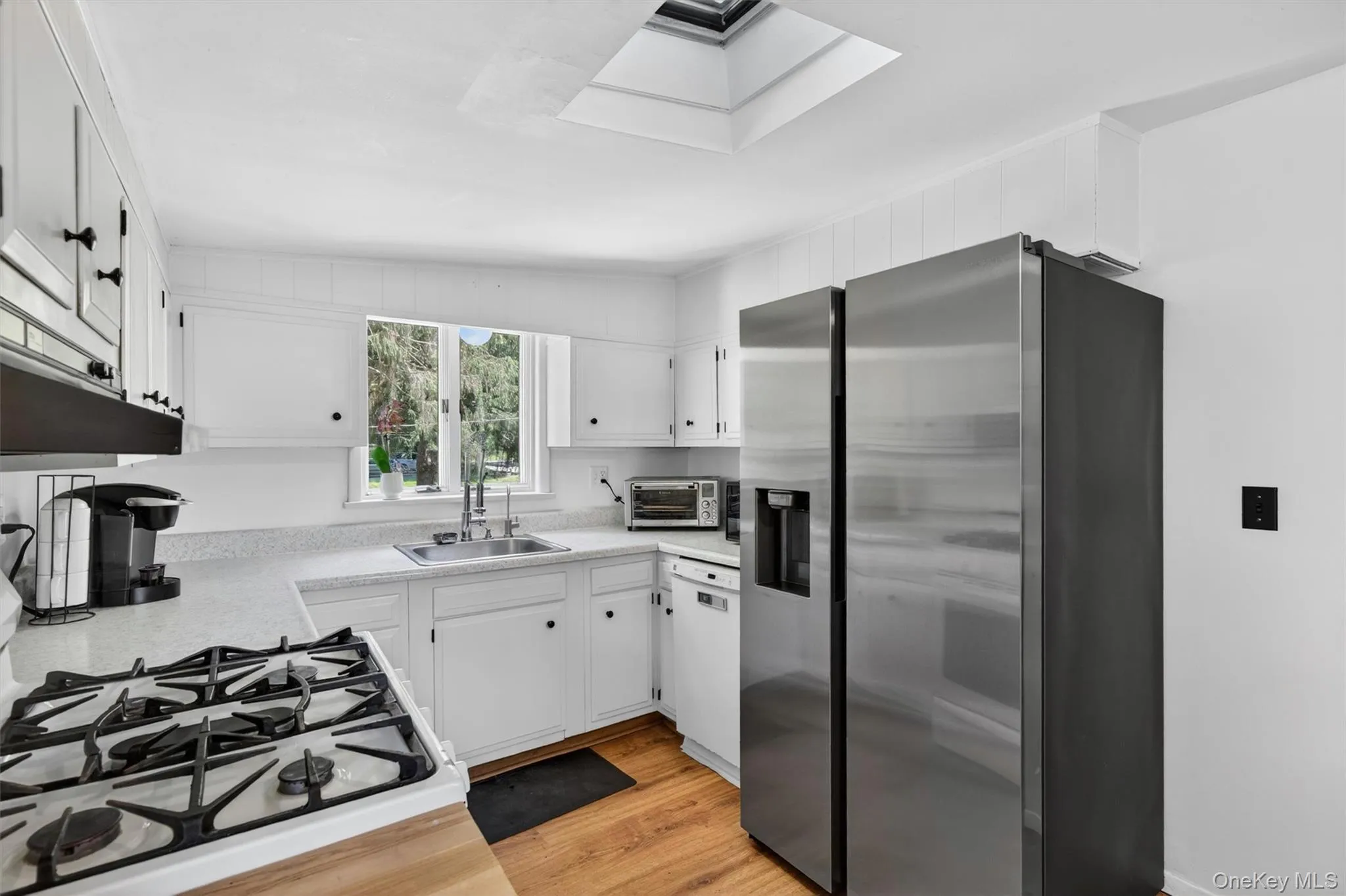 Notice the skylight above. What a great touch that lets in tons of natural light. Notice the skylight above. What a great touch that lets in tons of natural light.