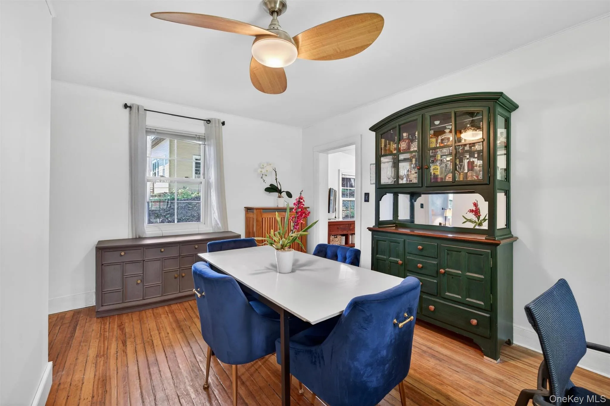 The dining room is ample size for dinner guest. The dining room is ample size for dinner guest.