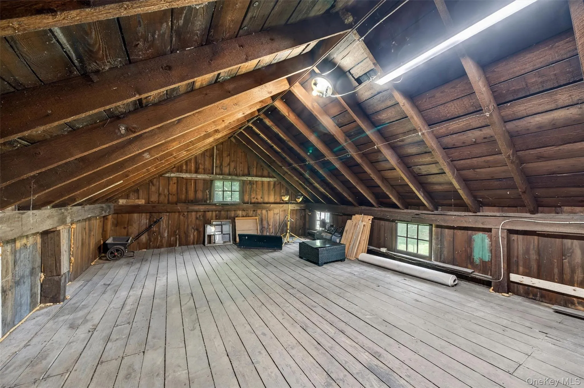 Above the garage are stairs that lead to this great hidden space. With proper permits maybe a studio??!! Above the garage are stairs that lead to this great hidden space. With proper permits maybe a studio??!!