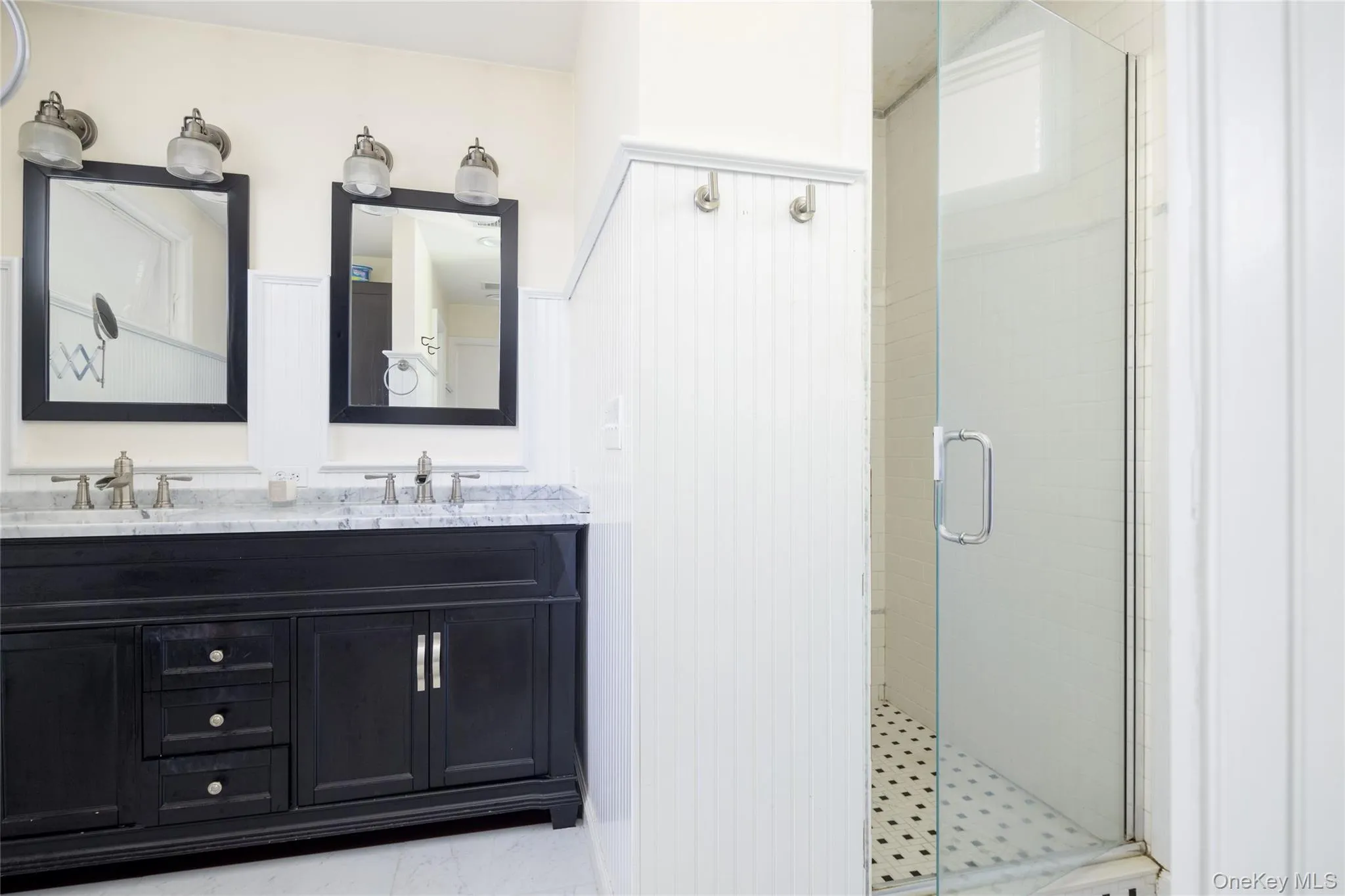 Glass shower enclosure Glass shower enclosure