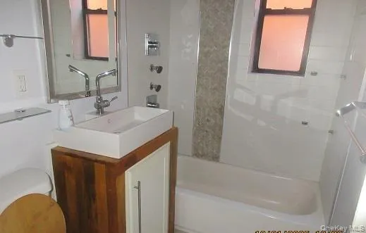3231 Barker Avenue, New York, NY, 1 Bedroom Bedrooms, 3 Rooms Rooms,1 BathroomBathrooms,Residential,For Rent,Barker,0,1013322 3231 Barker Avenue, New York, NY, 1 Bedroom Bedrooms, 3 Rooms Rooms,1 BathroomBathrooms,Residential,For Rent,Barker,0,1013322