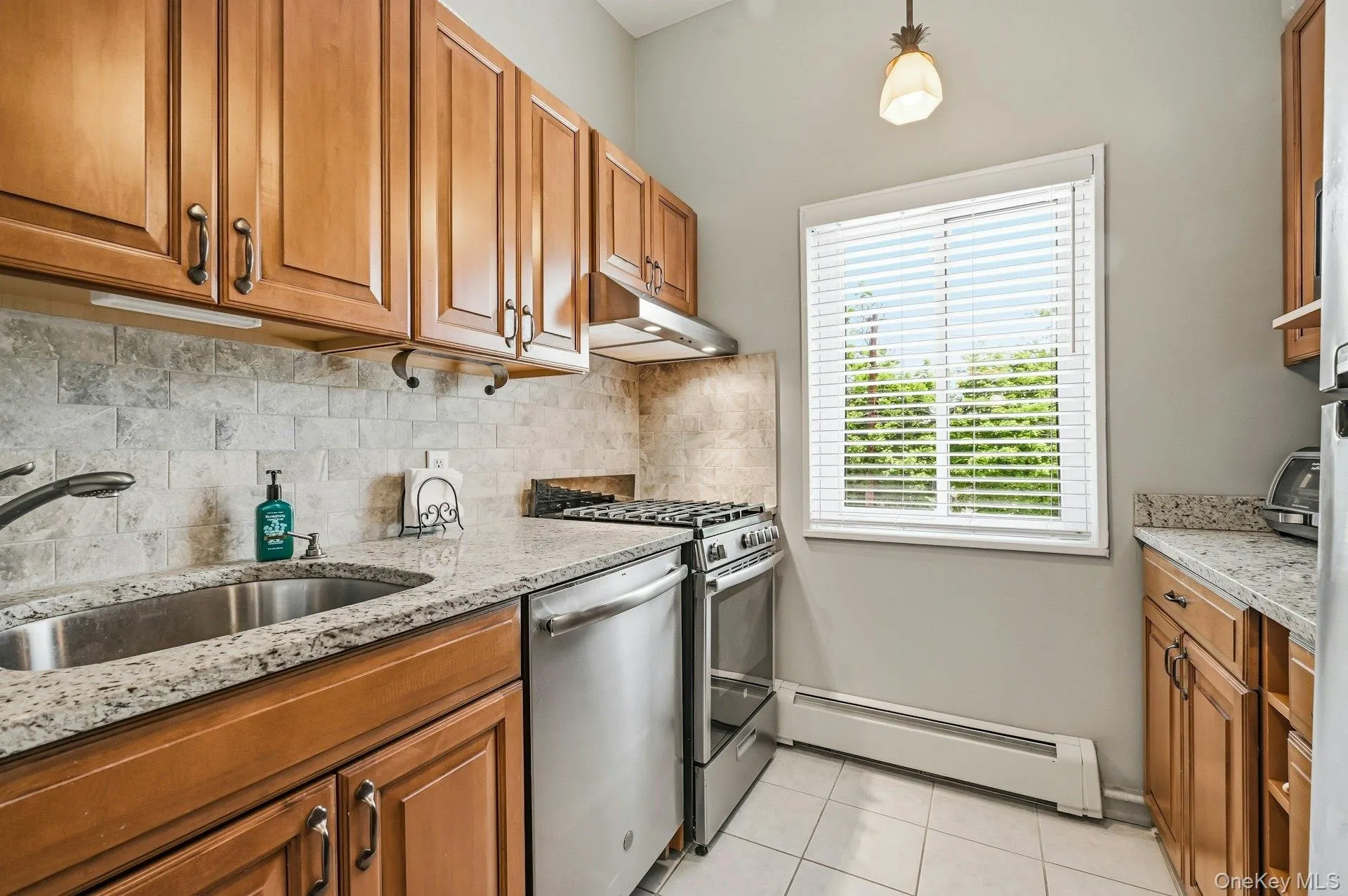 200 Lexington Avenue, Oyster Bay, NY, 1 Bedroom Bedrooms, 4 Rooms Rooms,1 BathroomBathrooms,Residential,For Rent,Lexington,0,1013323 200 Lexington Avenue, Oyster Bay, NY, 1 Bedroom Bedrooms, 4 Rooms Rooms,1 BathroomBathrooms,Residential,For Rent,Lexington,0,1013323