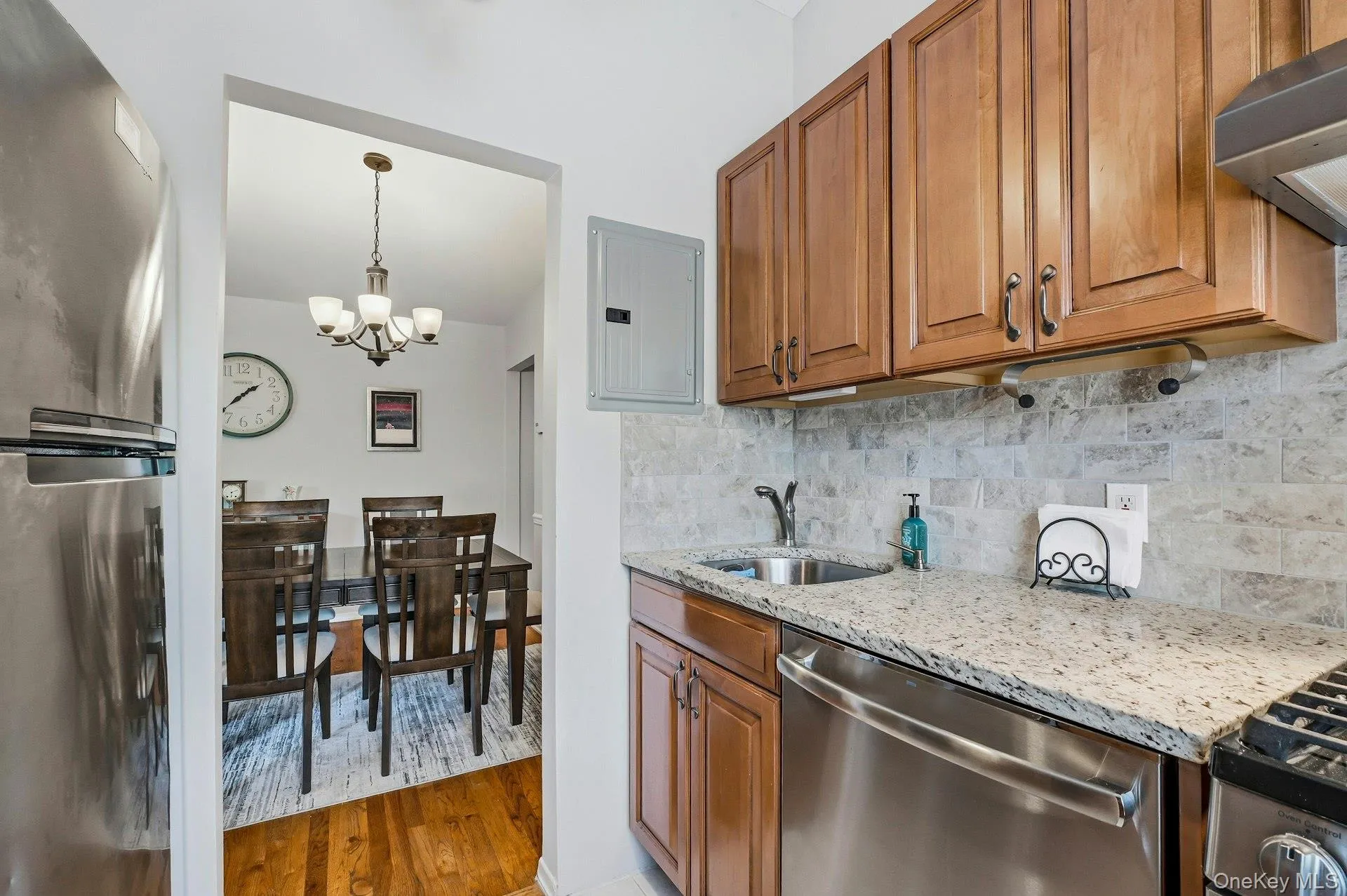 200 Lexington Avenue, Oyster Bay, NY, 1 Bedroom Bedrooms, 4 Rooms Rooms,1 BathroomBathrooms,Residential,For Rent,Lexington,0,1013323 200 Lexington Avenue, Oyster Bay, NY, 1 Bedroom Bedrooms, 4 Rooms Rooms,1 BathroomBathrooms,Residential,For Rent,Lexington,0,1013323