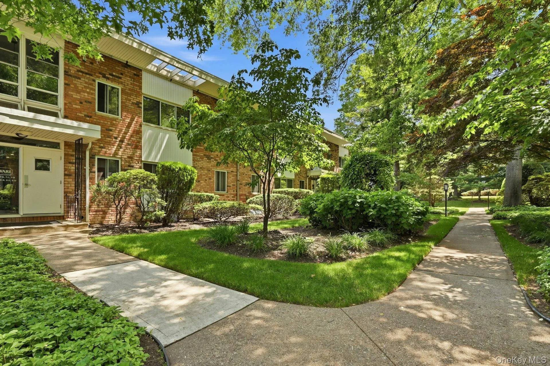 200 Lexington Avenue, Oyster Bay, NY, 1 Bedroom Bedrooms, 4 Rooms Rooms,1 BathroomBathrooms,Residential,For Rent,Lexington,0,1013323 200 Lexington Avenue, Oyster Bay, NY, 1 Bedroom Bedrooms, 4 Rooms Rooms,1 BathroomBathrooms,Residential,For Rent,Lexington,0,1013323